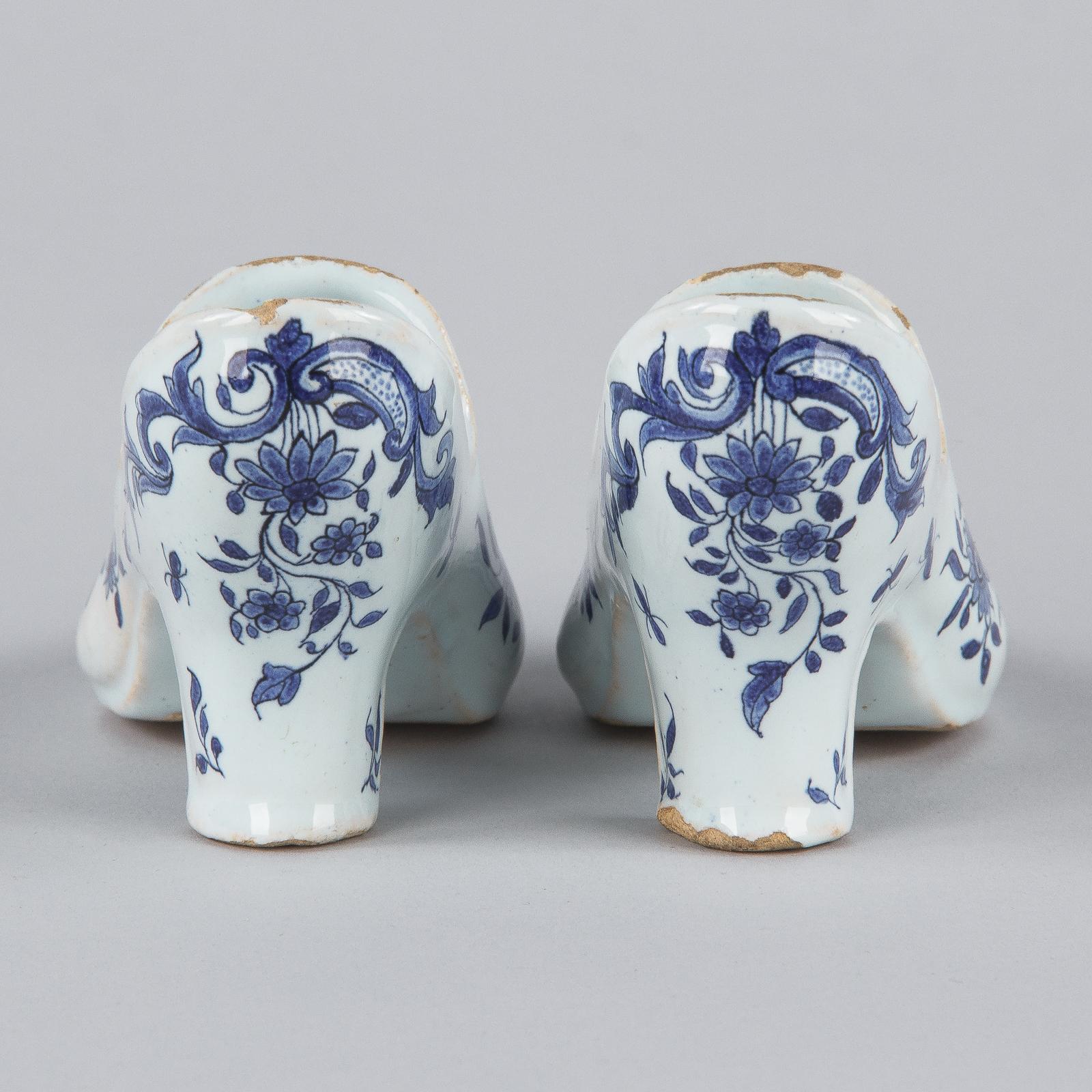 20th Century Miniature Delft Ceramic Shoes, Netherlands, 1940s For Sale