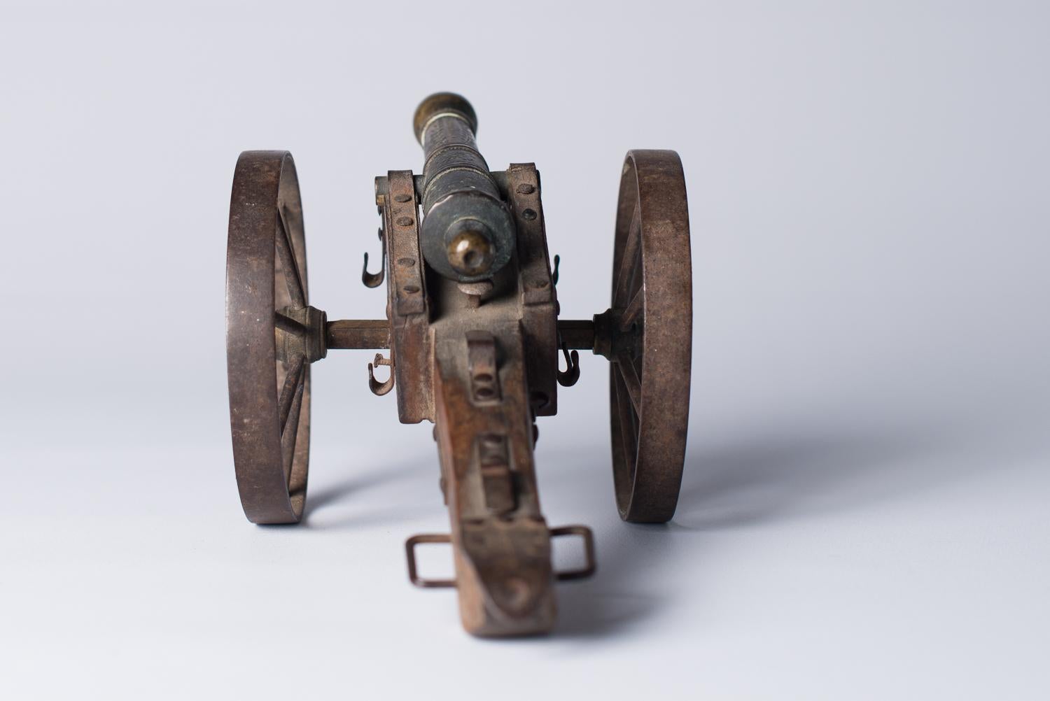 Cast Miniature Patinated Bronze Canon on a Wooden Field Gun-Carriage, 19th Century
