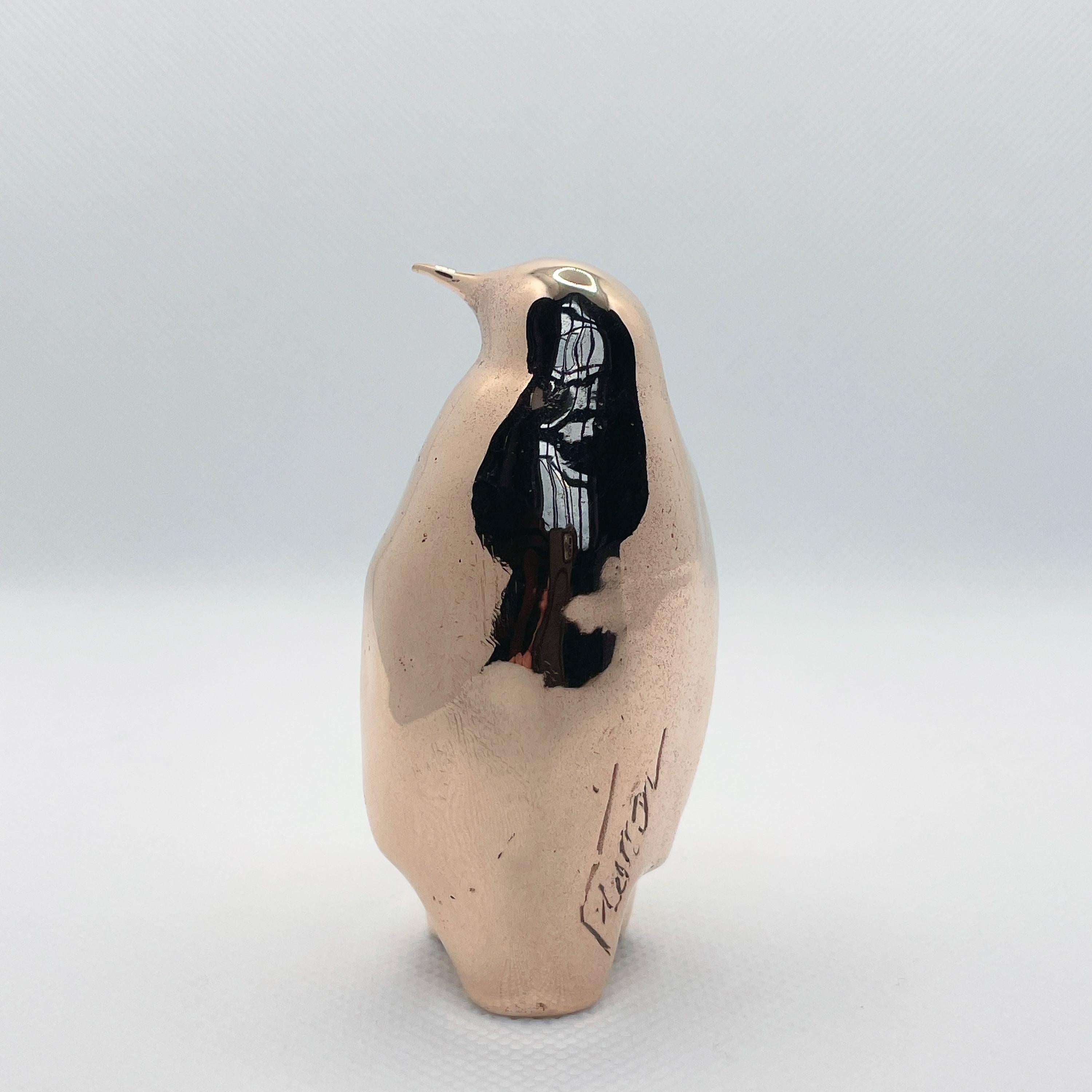 Calco Scultura in bronzo massiccio in miniatura di Javier de la Rosa, Pinguino fuso a mano in vendita