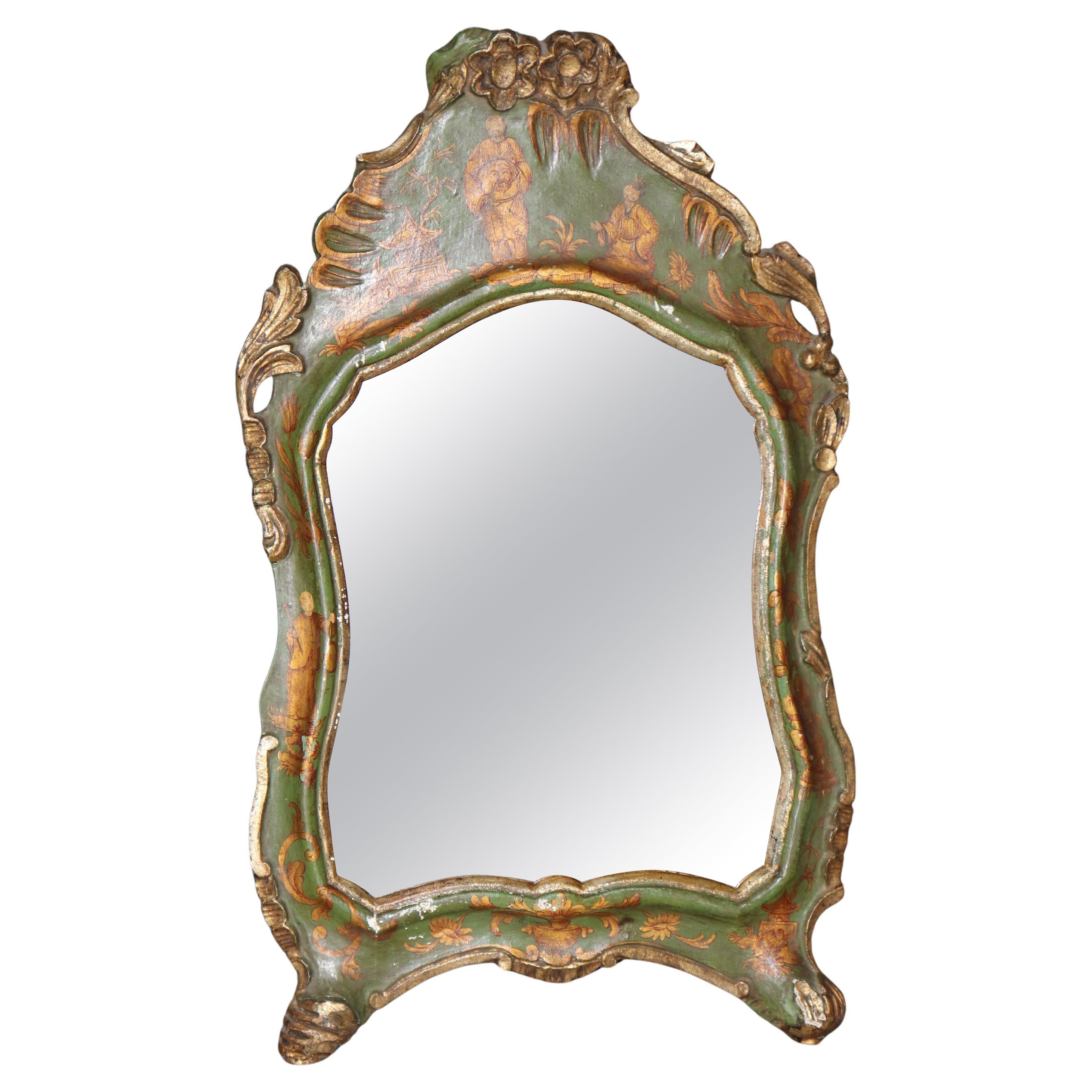 Kleiner grüner italienischer Rokokospiegel mit Chinoiserie und Vergoldung im Angebot
