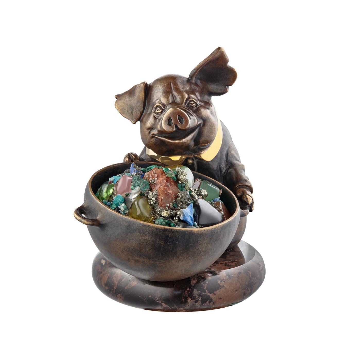 A pig, a symbol of fertility and abundance, is made of bronze and gold plate with high craftsmanship and creativity. The smiling and happy pig holds a hot pot filled with natural gemstones from the Ural, such as quartz, lapis, Malachite, agate, and
