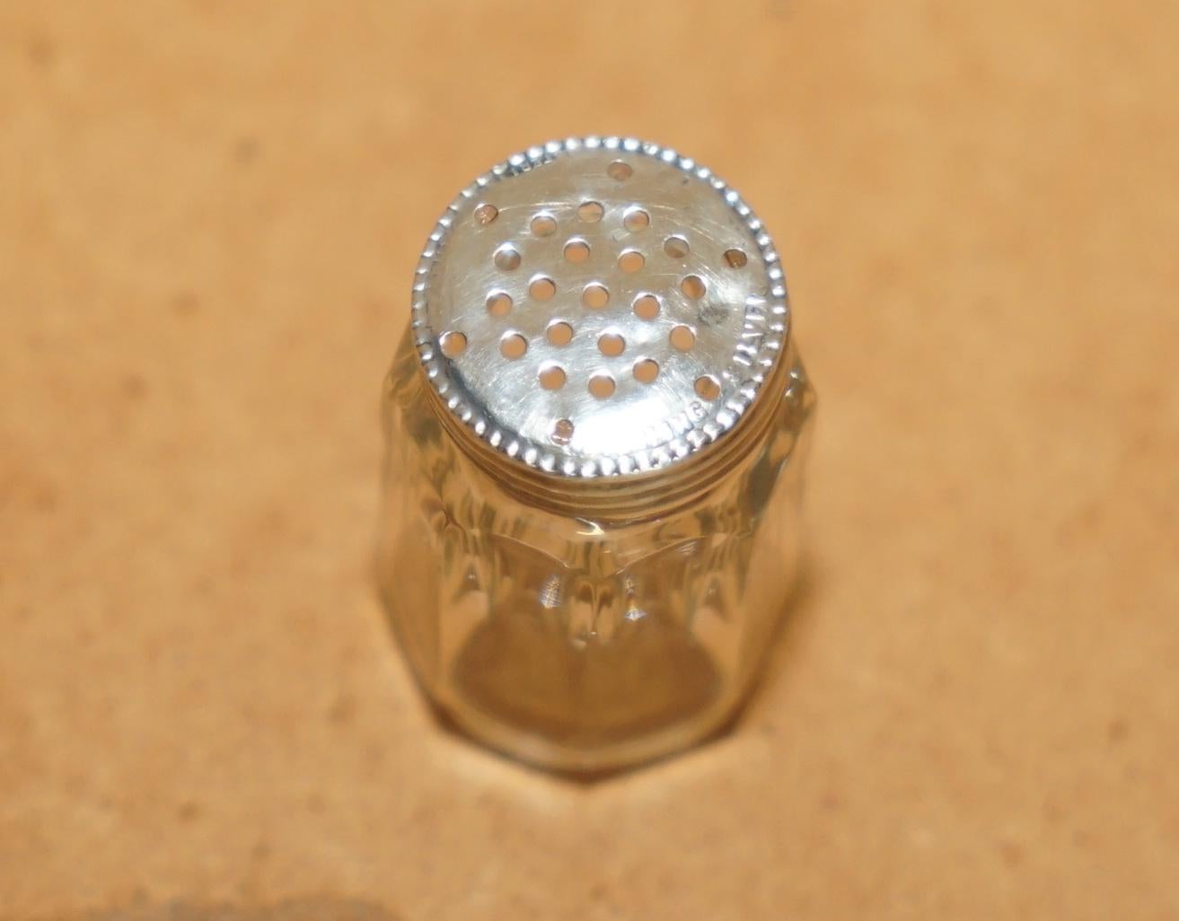 salero miniatura de plata de ley, ideal para llevar en el bolso Eduardiano en venta