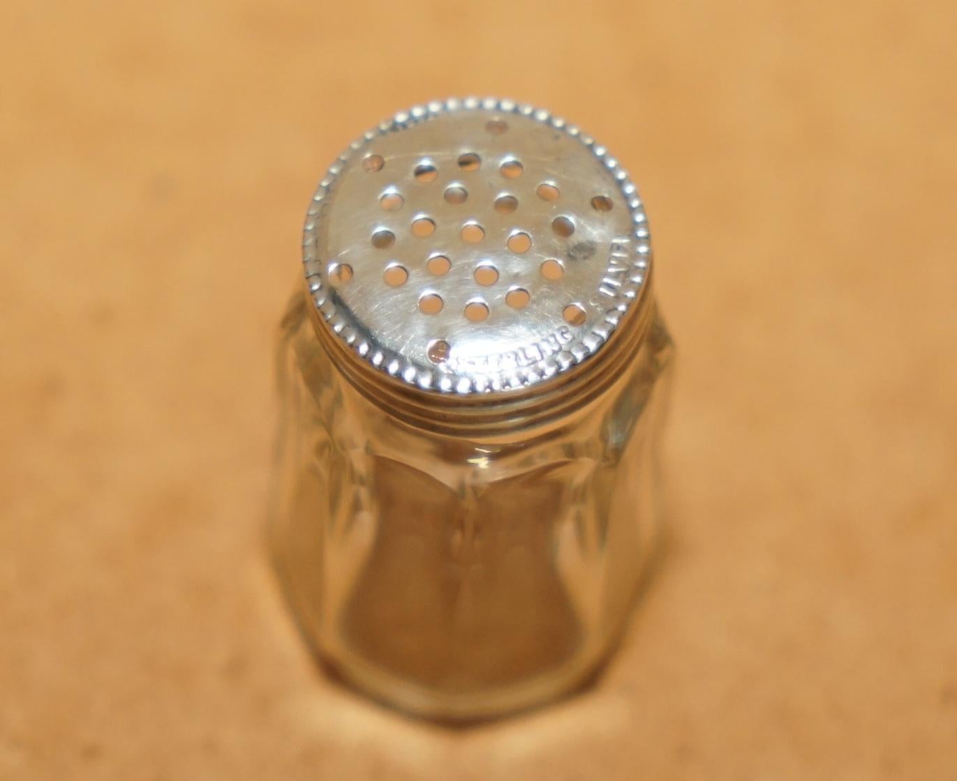 salero miniatura de plata de ley, ideal para llevar en el bolso Inglés en venta