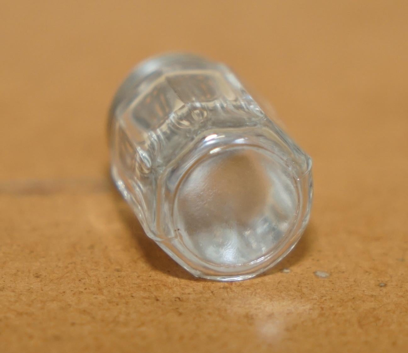 salero miniatura de plata de ley, ideal para llevar en el bolso Hecho a mano en venta