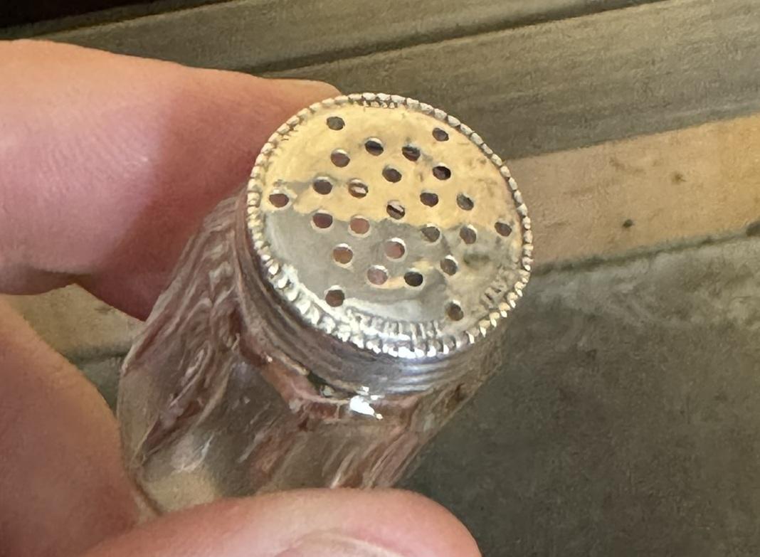 salero miniatura de plata de ley, ideal para llevar en el bolso siglo XX en venta