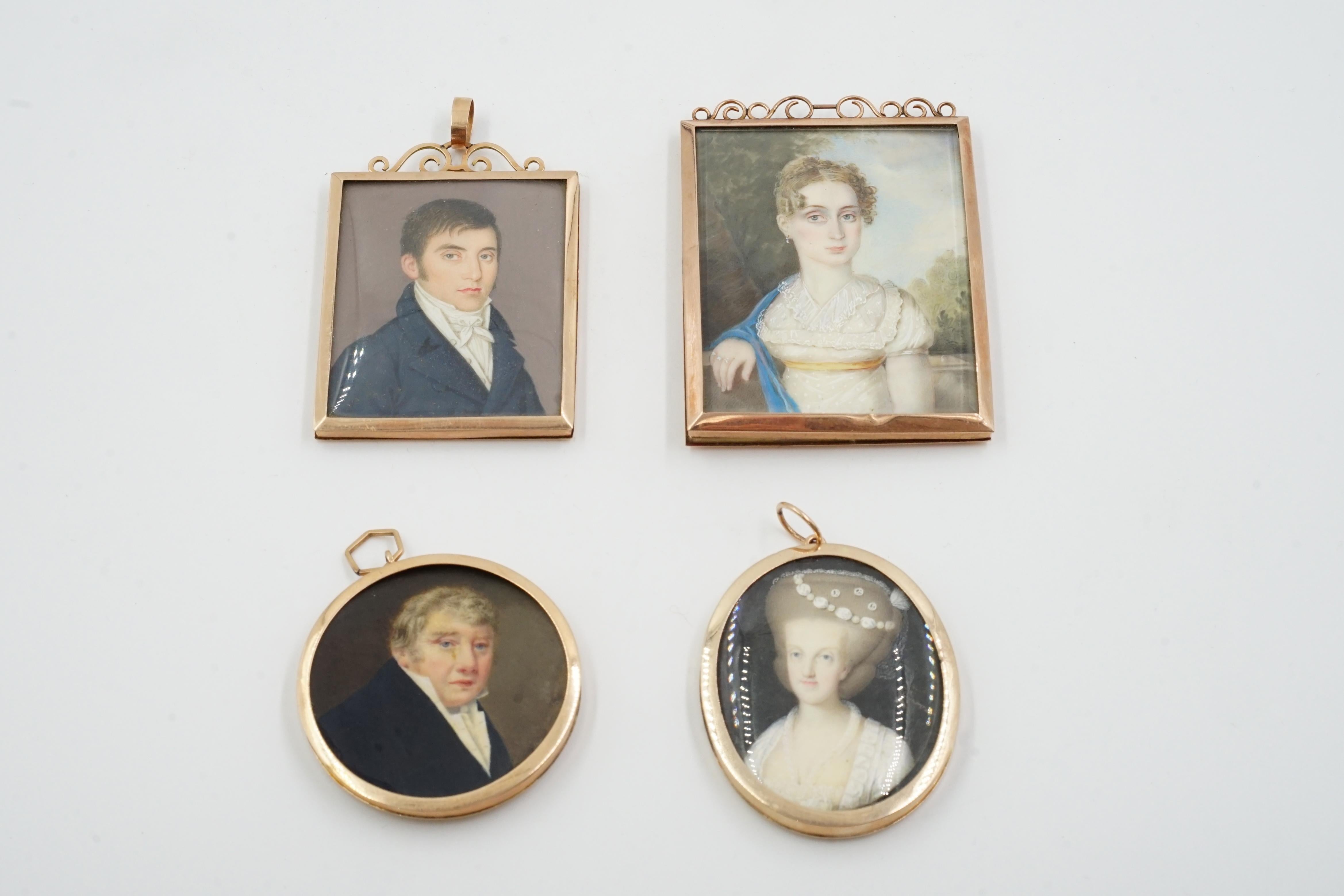 Miniature portrait framed in gold
Hand painted miniature portraits
Origin England Circa 1830
There are 4 portraits hand painted and framed in red gold
(2 men and 2 ladies) each one is protected by glass
Some of them have a monogram
They are from the