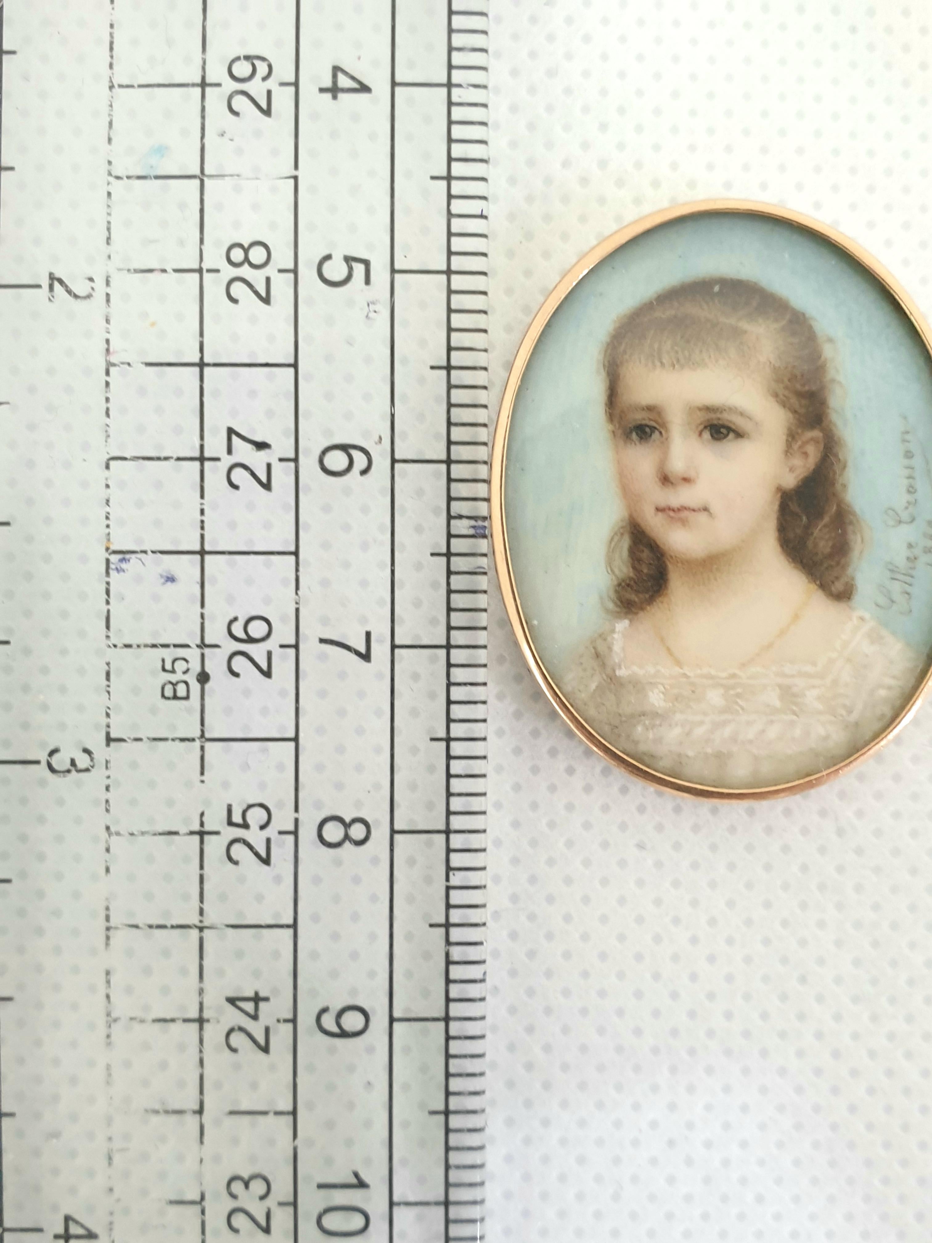 Miniature Portrait of Young Girl 18 Karat Gold Frame For Sale 4