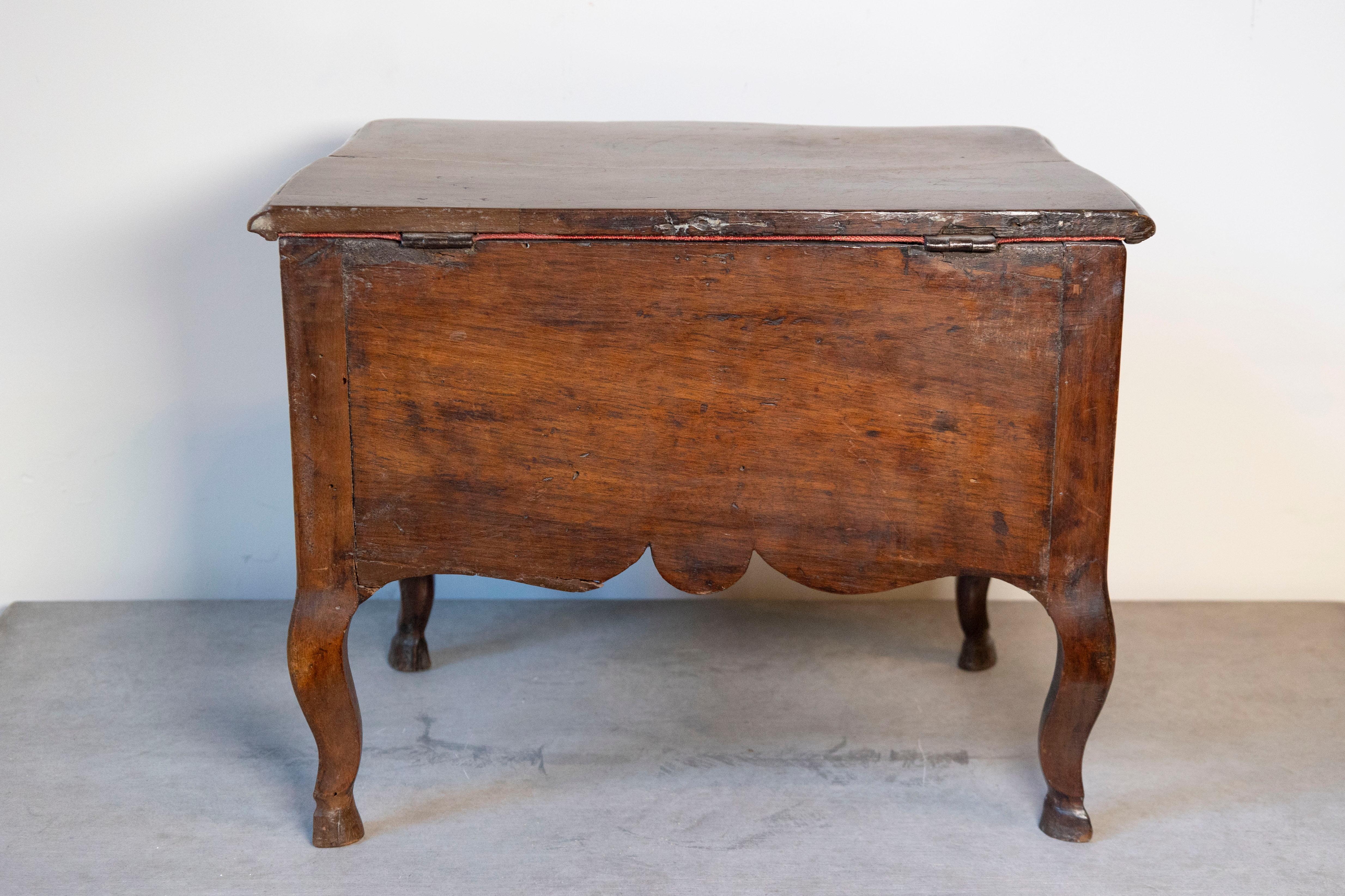 Miniature Provençale Louis XV Period 1725 Apprentice Commode with Lift Top For Sale 2