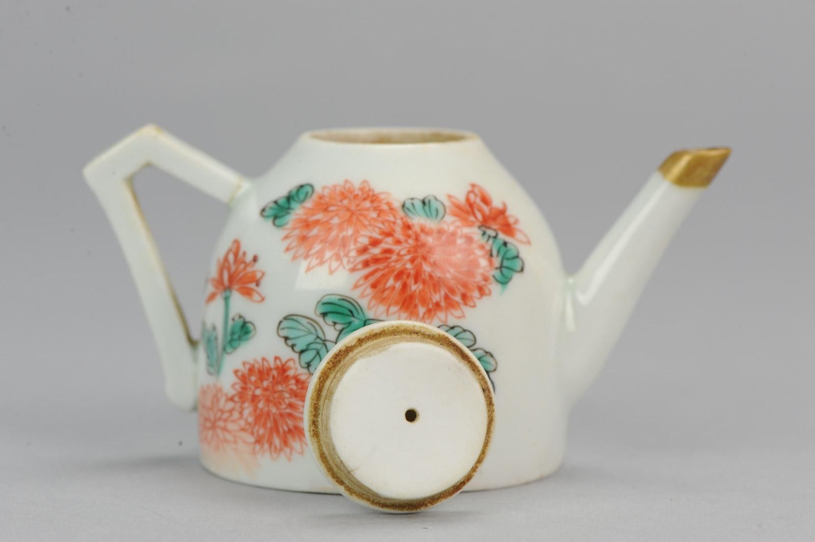 Miniature Rare Japanese Porcelain Teapot Arita Japan Chrysant, circa 1700 For Sale 6