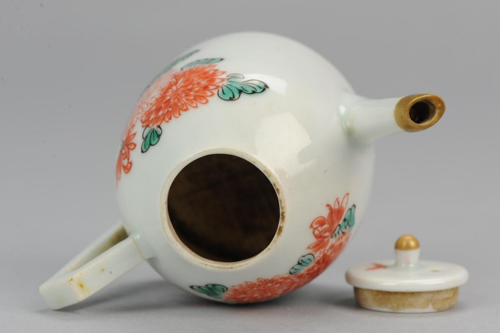 Miniature rare théière en porcelaine japonaise Arita Japan Chrysant:: circa 1700 en vente 5