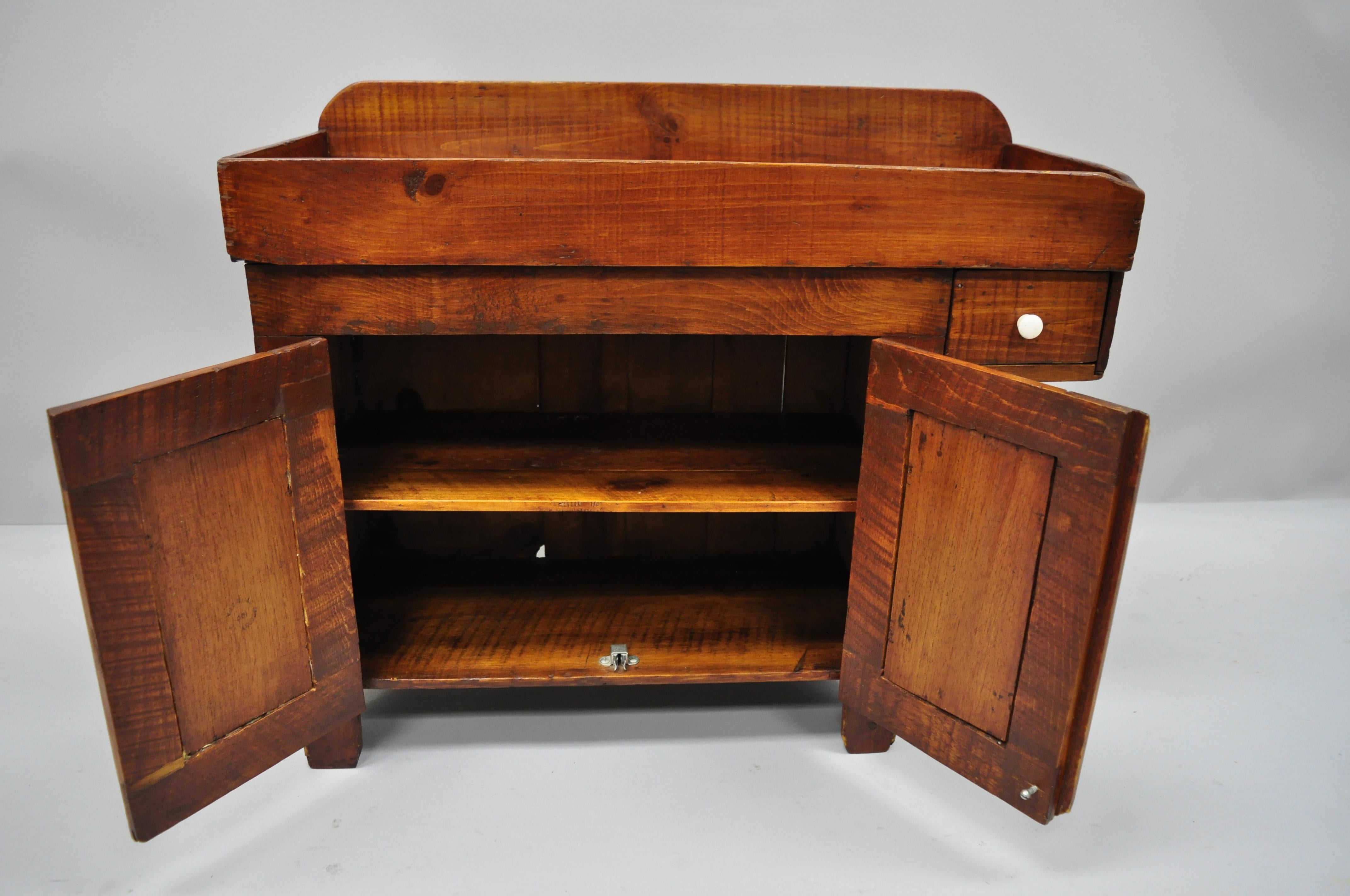 Miniature Salesman Sample 19th Century American Dry Sink Cabinet In Good Condition In Philadelphia, PA