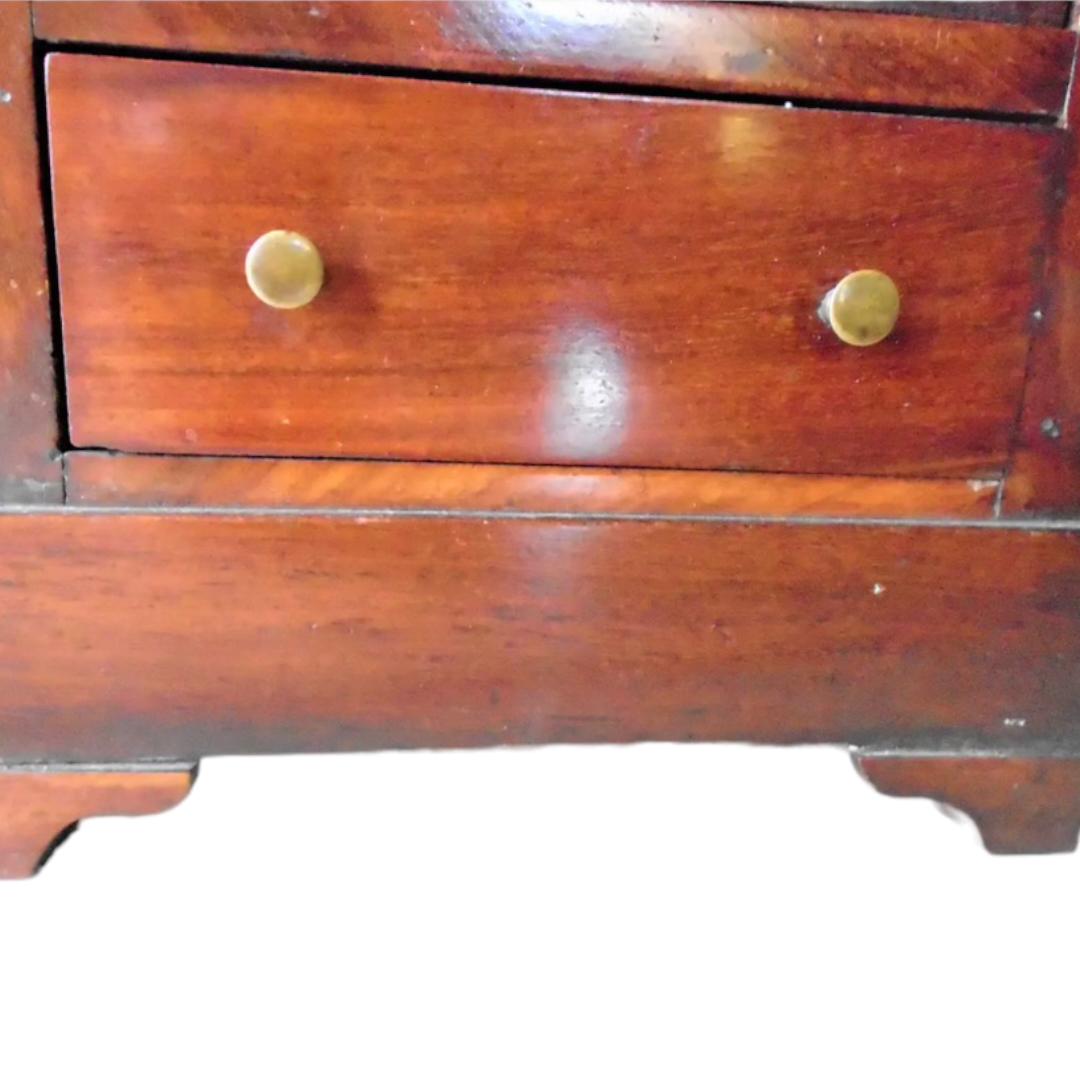 Miniature Salesman Sample 4 Drawer Chest In Good Condition For Sale In Naples, FL