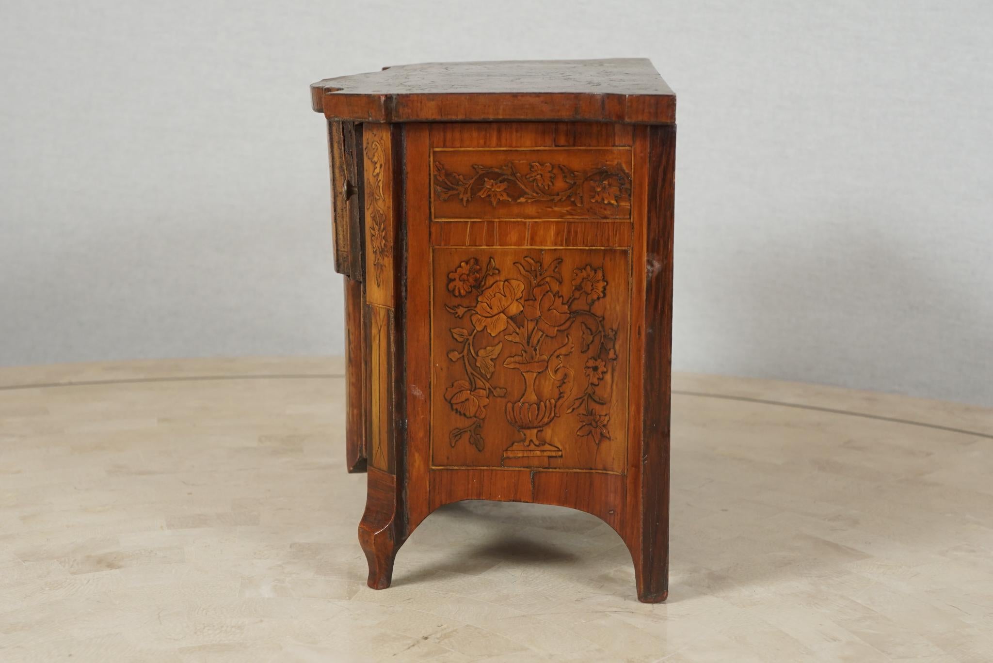 Marquetry Miniature Salesman's Sample Rococo Commode, Italy, Early 19th Century For Sale