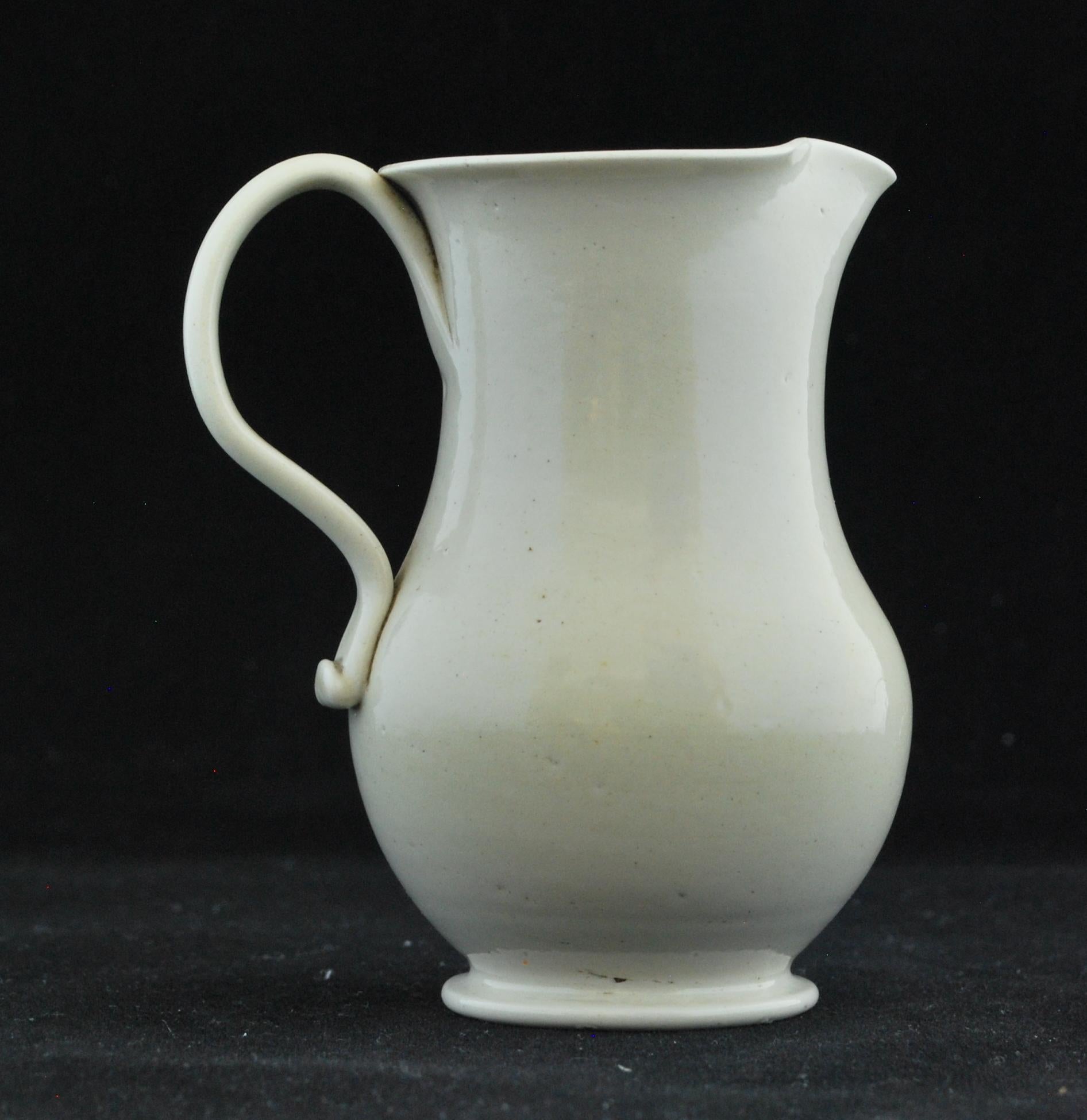 Miniatur-Salzglasur-Krug, englisch, um 1760 (Geformt) im Angebot