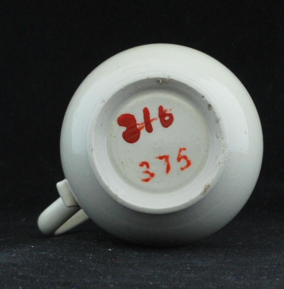 Miniatur-Salzglasur-Krug, englisch, um 1760 (18. Jahrhundert) im Angebot