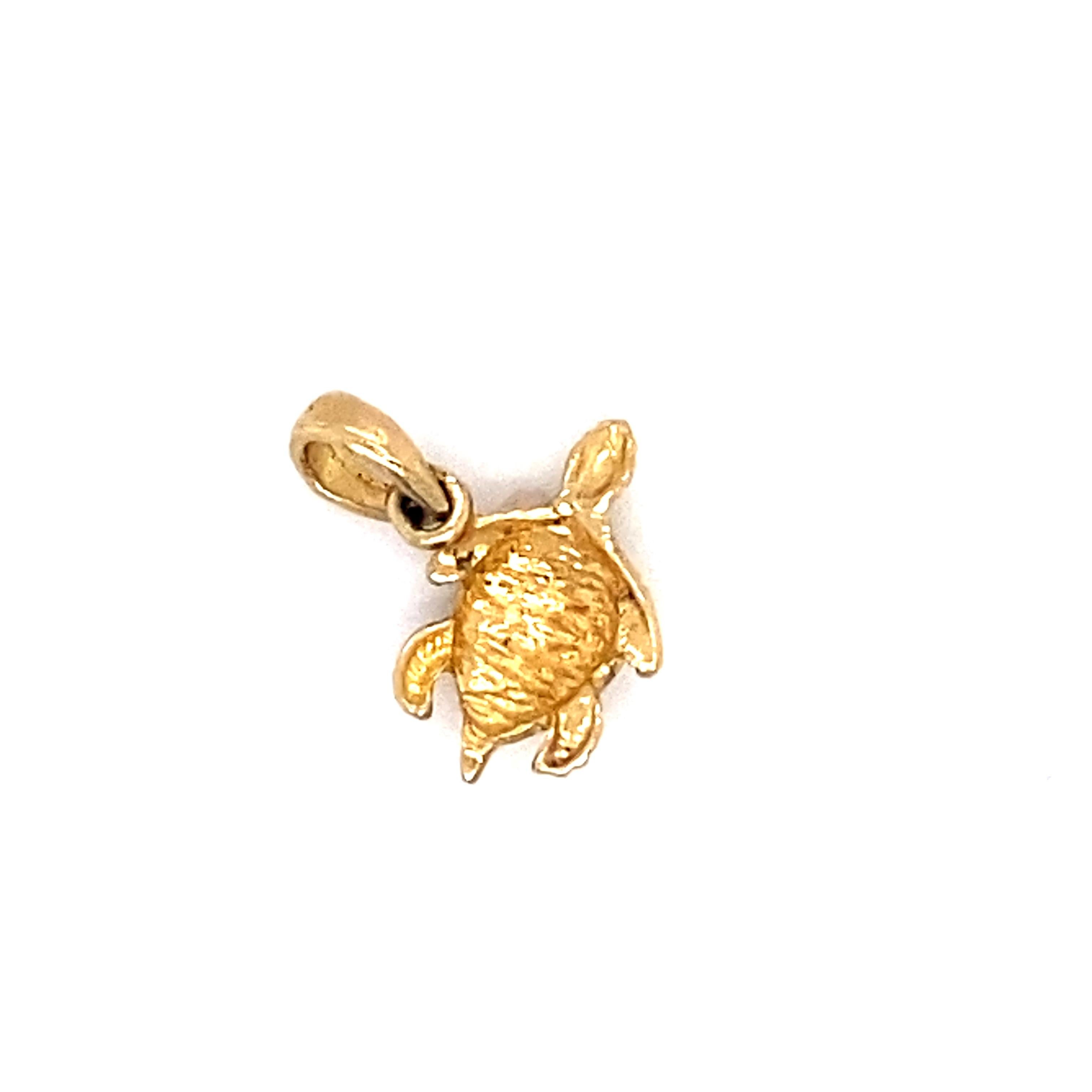 Miniature Sea Turtle Charm in 14 Karat Gold In Excellent Condition In Atlanta, GA