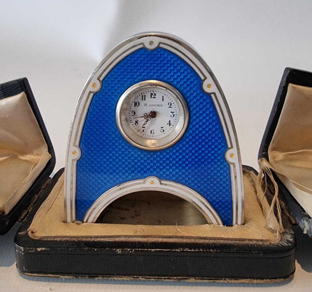 Argento Orologio da viaggio in miniatura in argento e smalto guilloché blu in vendita