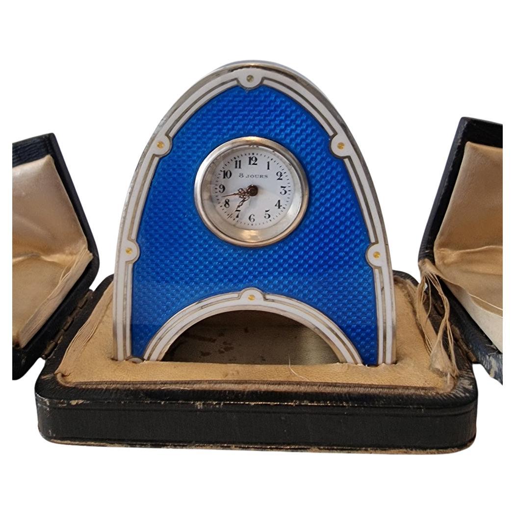 Miniature en argent et émail guilloché bleu, horloge de voyage ou de voiture à porteurs