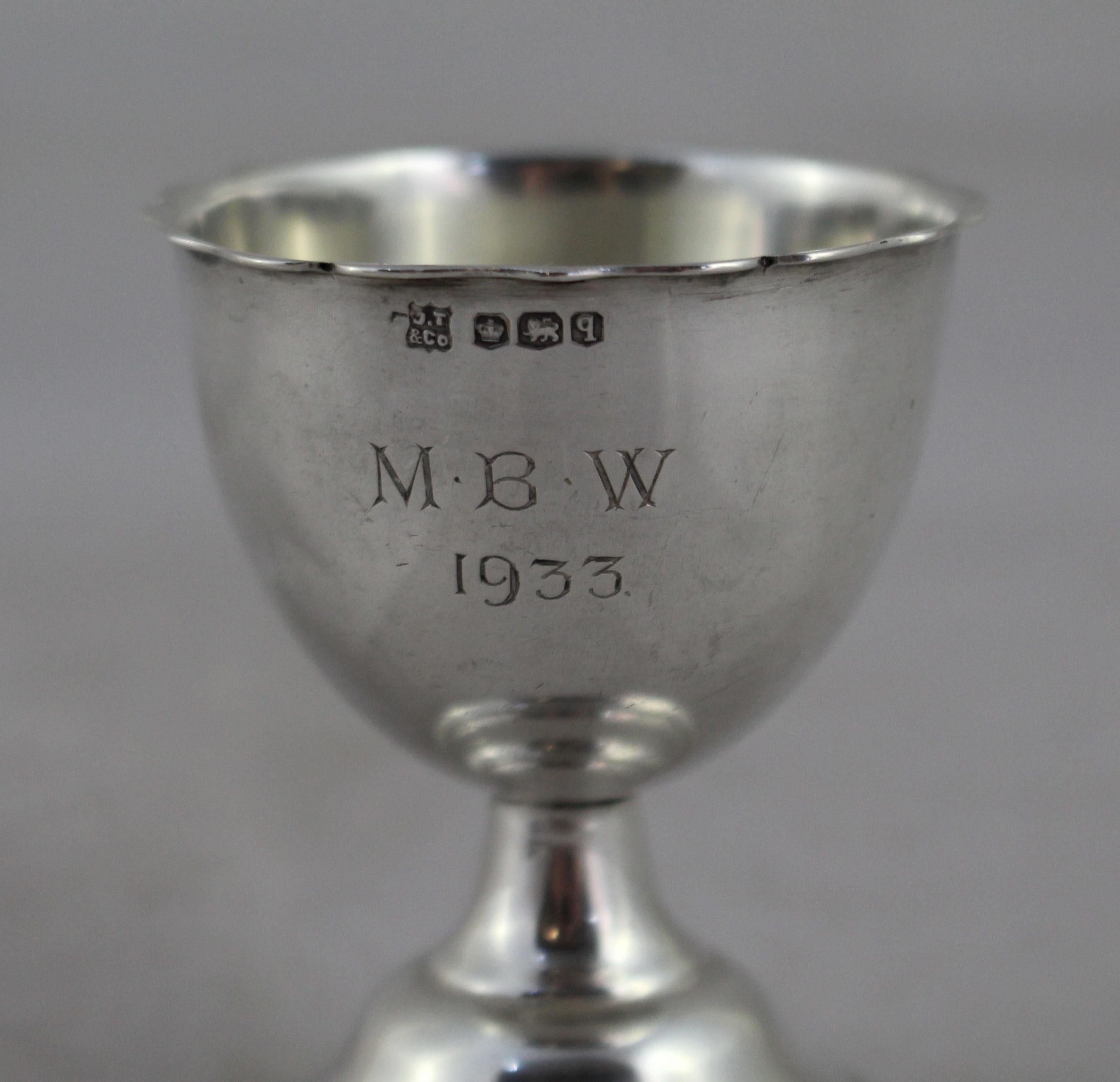 Hallmark Sheffield 1933
Maker John Turton & Co
Composition sterling silver
Measures: Top diameter 5 cm / 2 in
Height 6 cm / 2 1/2 in
Weight 36.4 g
Condition: Very good condition commensurate with age. Fully hallmarked. Monogram to