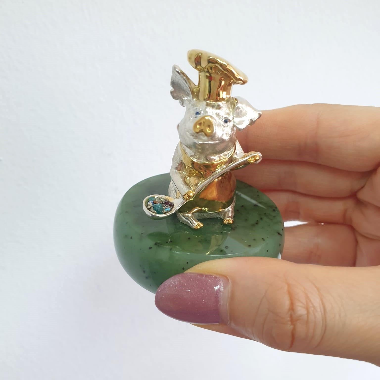 Vergoldeter Miniatur-Schweinekoch mit Schöpfkelle von MOISEIKIN (Rundschliff) im Angebot