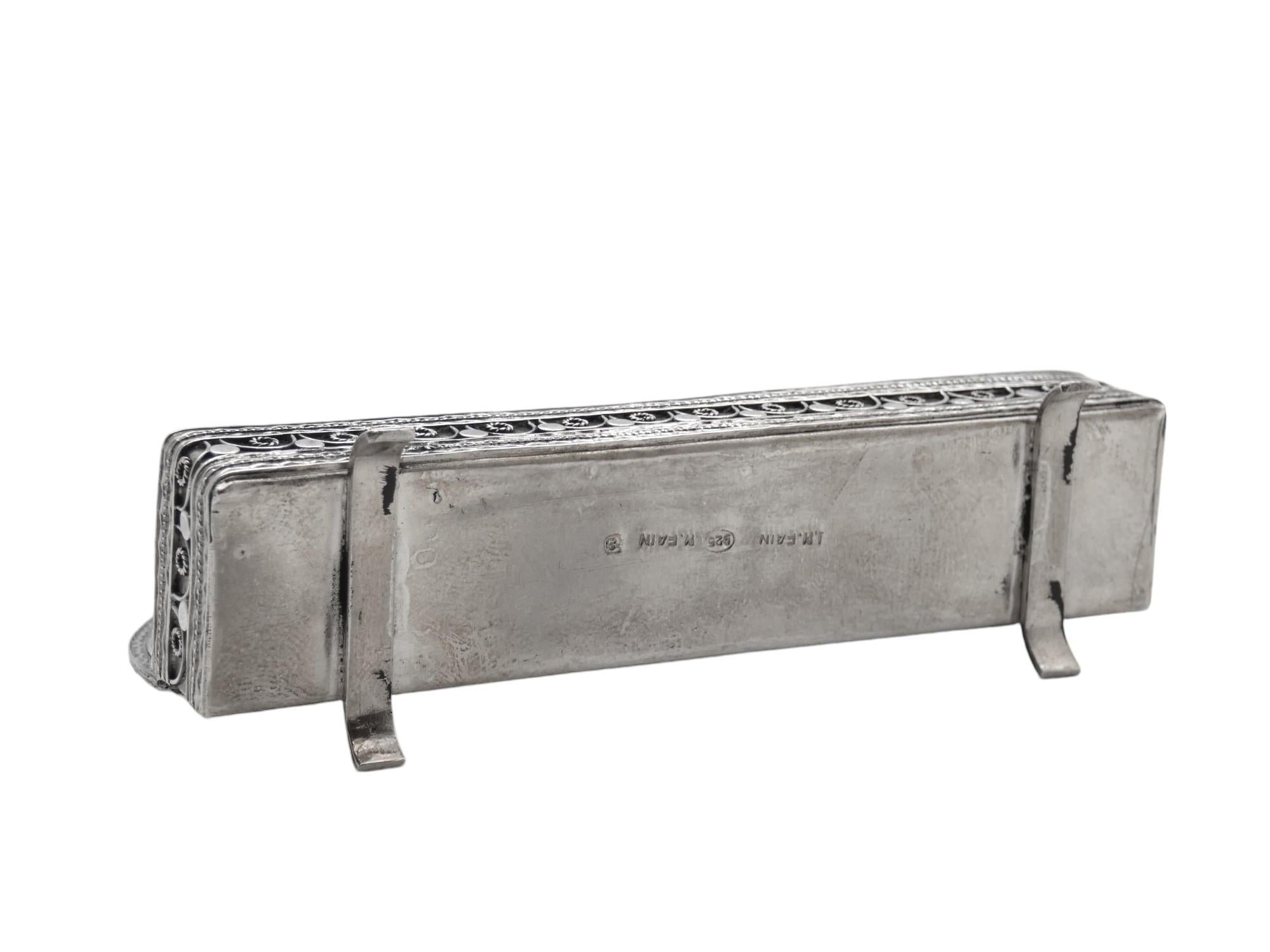 Menorah in miniatura in argento per la lampada di Hanukkah, I M. Fain, Israel, 1950 circa. Judaica in vendita 1