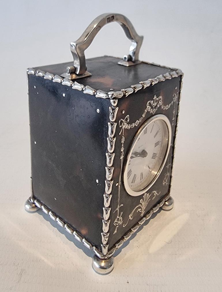Miniature Silver Piquet and Tortoiseshell Carriage Clock by William Comyns In Good Condition For Sale In London, GB