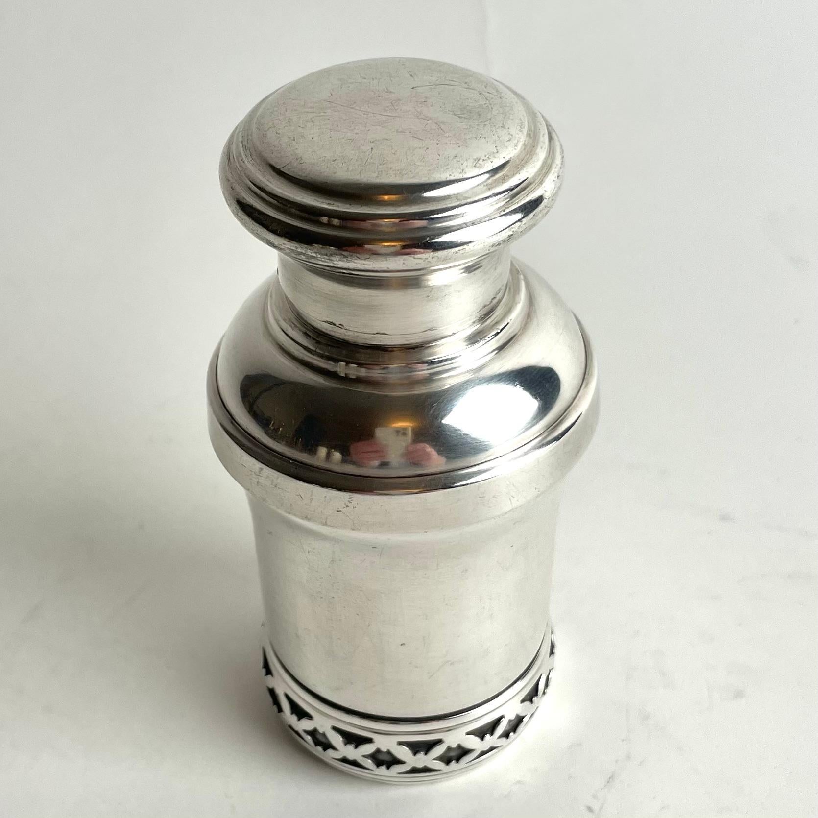 Miniature Silver-Plated Cocktail Shaker for lemon and lime, Art Deco, 1930s In Good Condition For Sale In Knivsta, SE