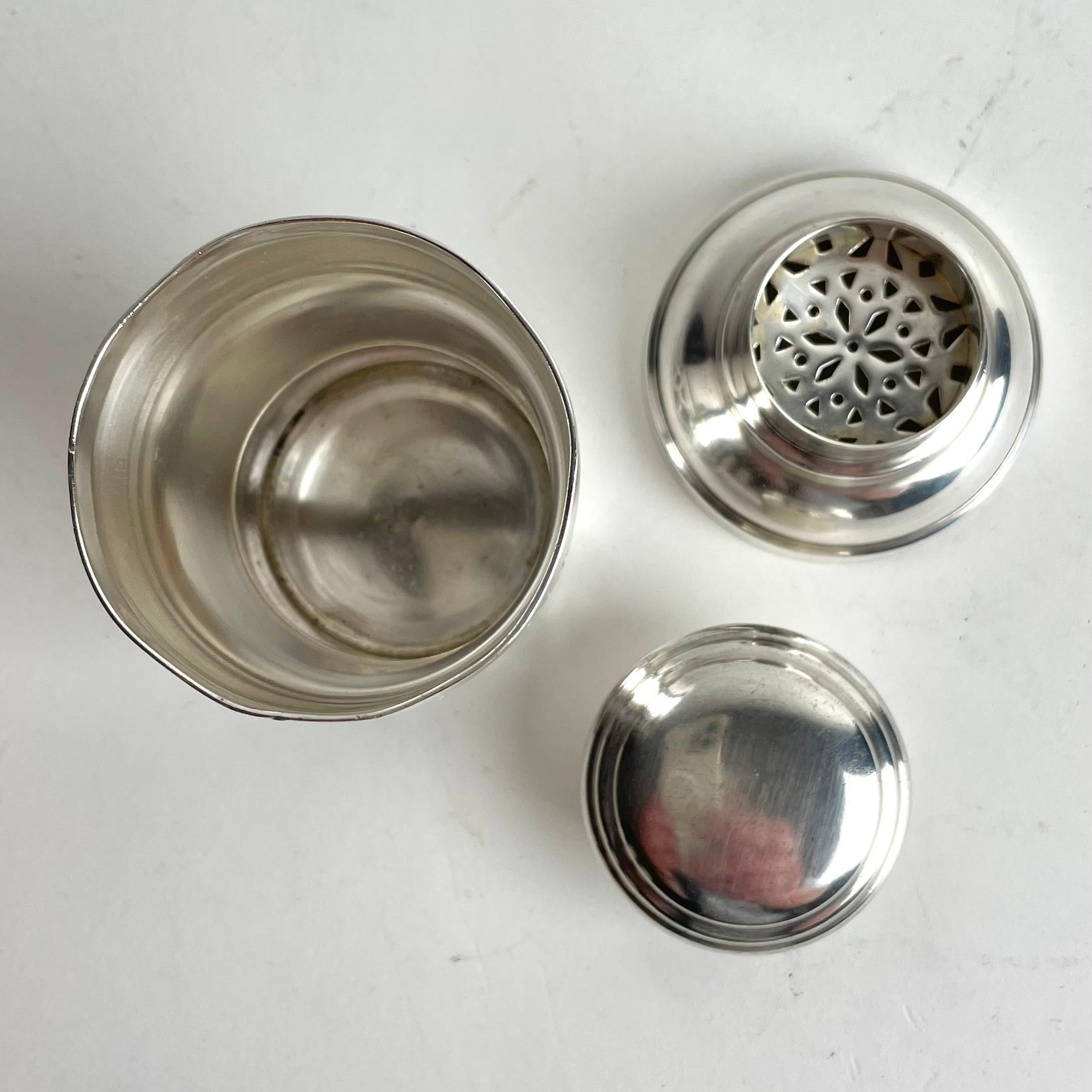 Miniature Silver-Plated Cocktail Shaker for lemon and lime, Art Deco, 1930s For Sale 2