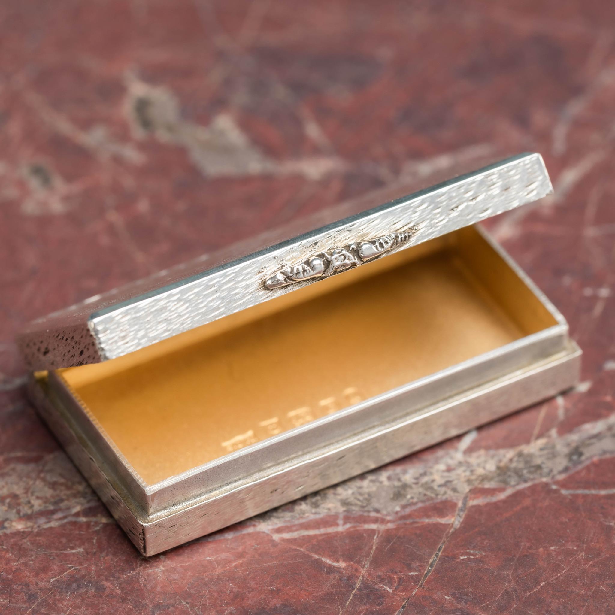 Miniature Sterling Silver Box with Textured Finish, Hallmarked Birmingham, 1977 In Good Condition For Sale In London, GB