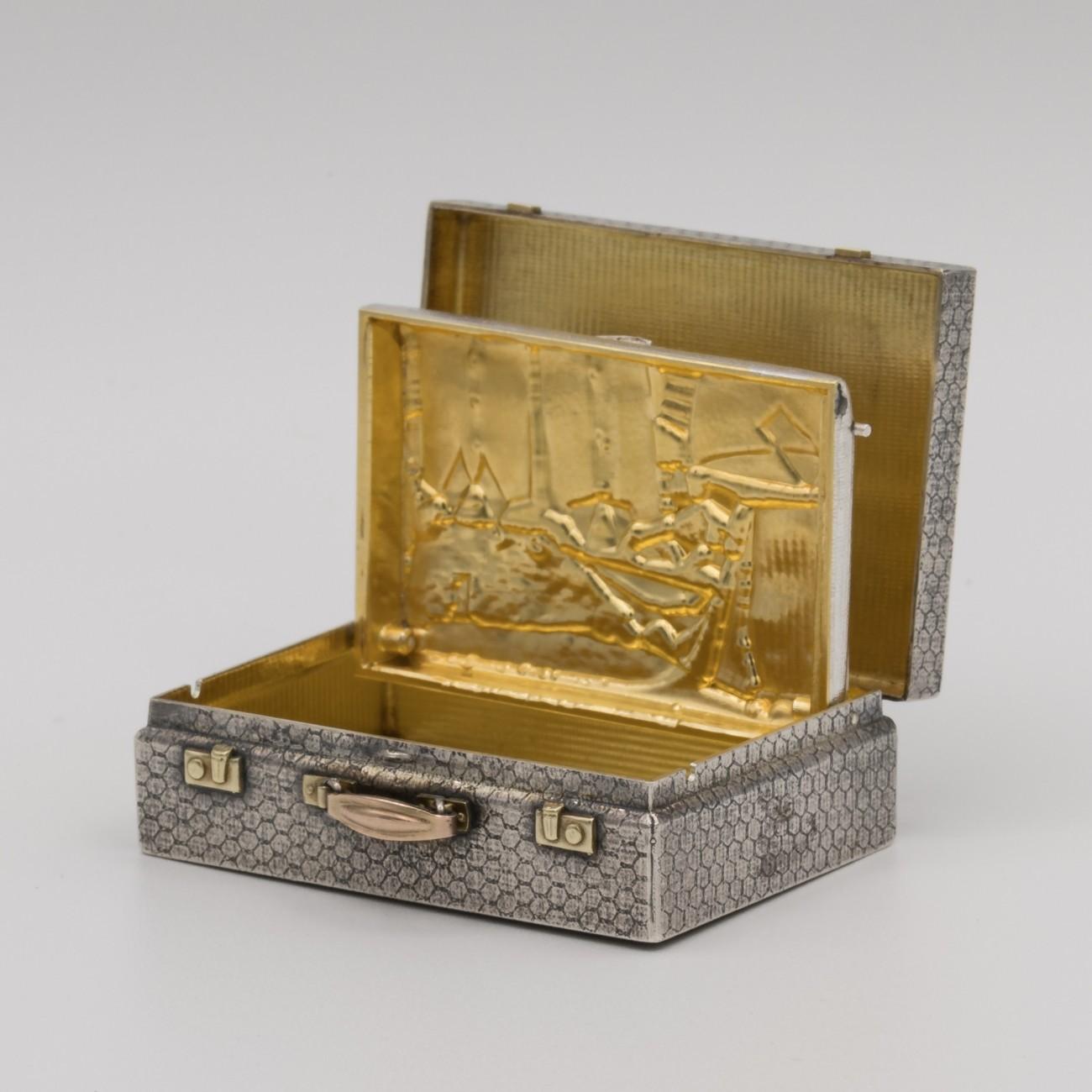 Miniature Sterling Silver Suitcase Box by Karel Bartosik, Hallmarked London 1983 10