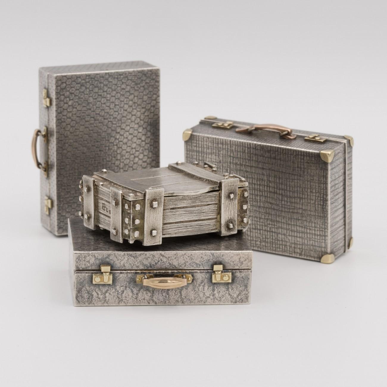 Miniature Sterling Silver Suitcase Box by Karel Bartosik, Hallmarked London 1983 13