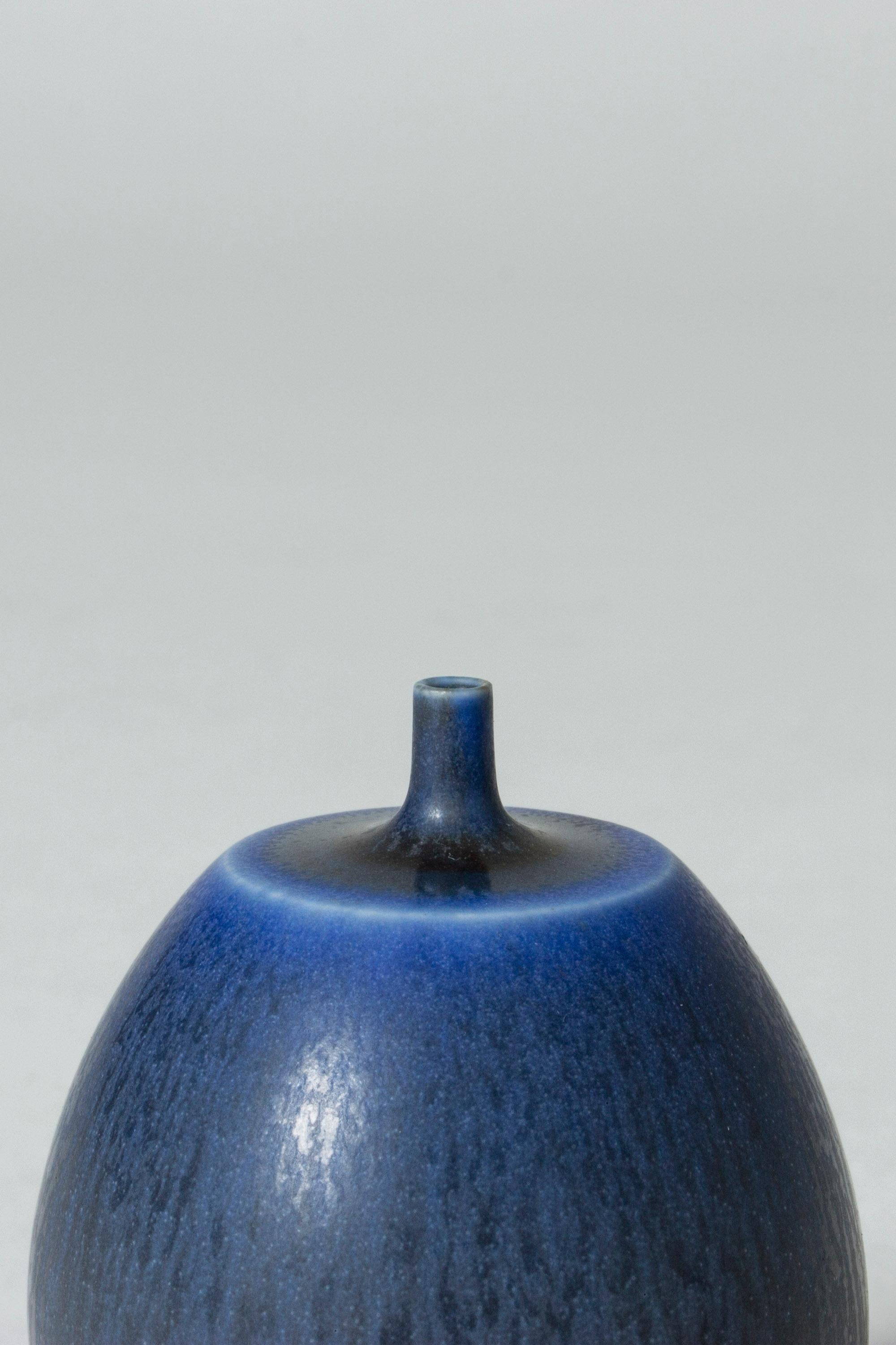 Miniature Stoneware Vase by Berndt Friberg In Excellent Condition In Stockholm, SE