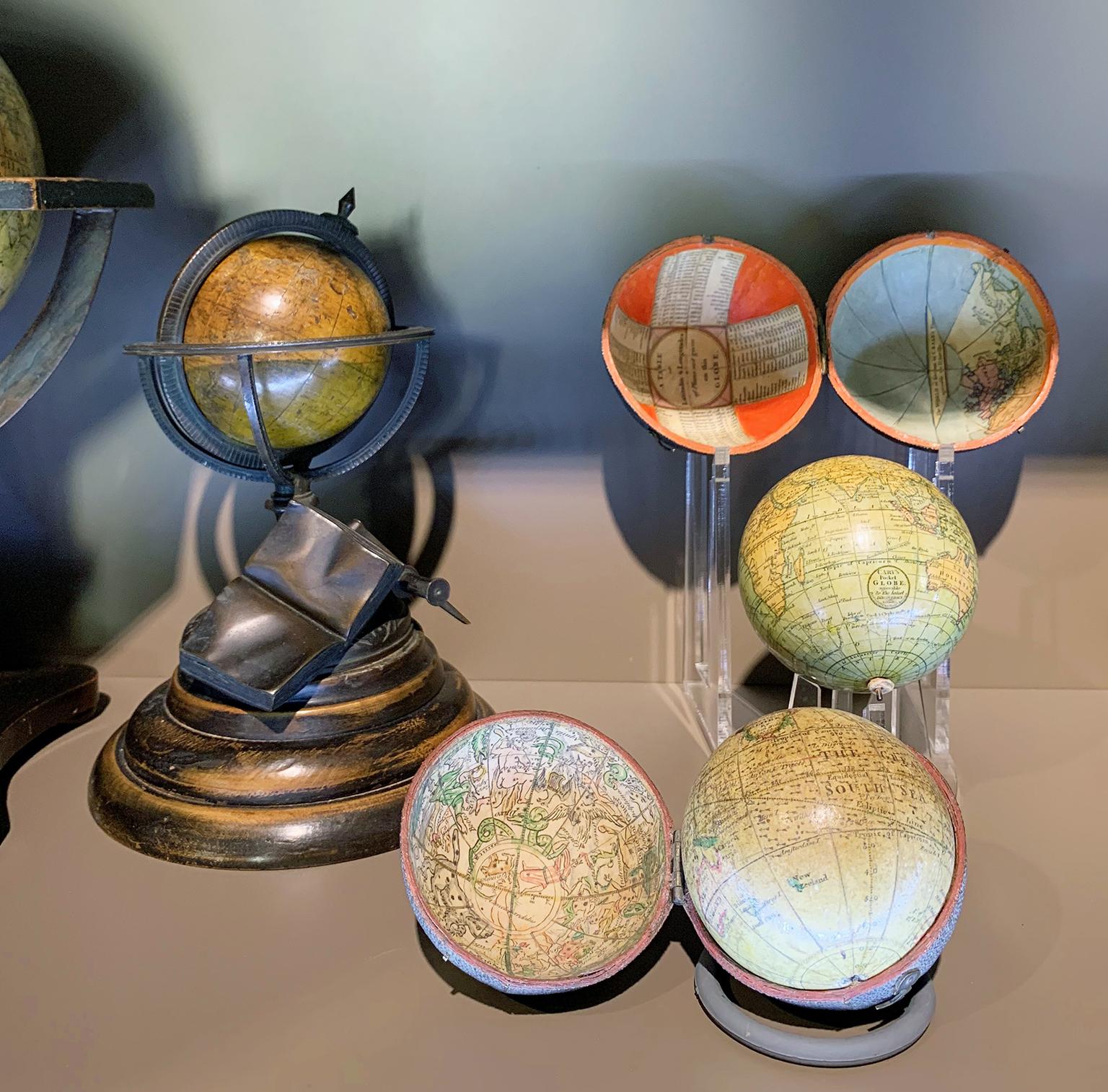 Globe terrestre miniature Newton & Son Londres, Post 1833, Ante 1858 en vente 11