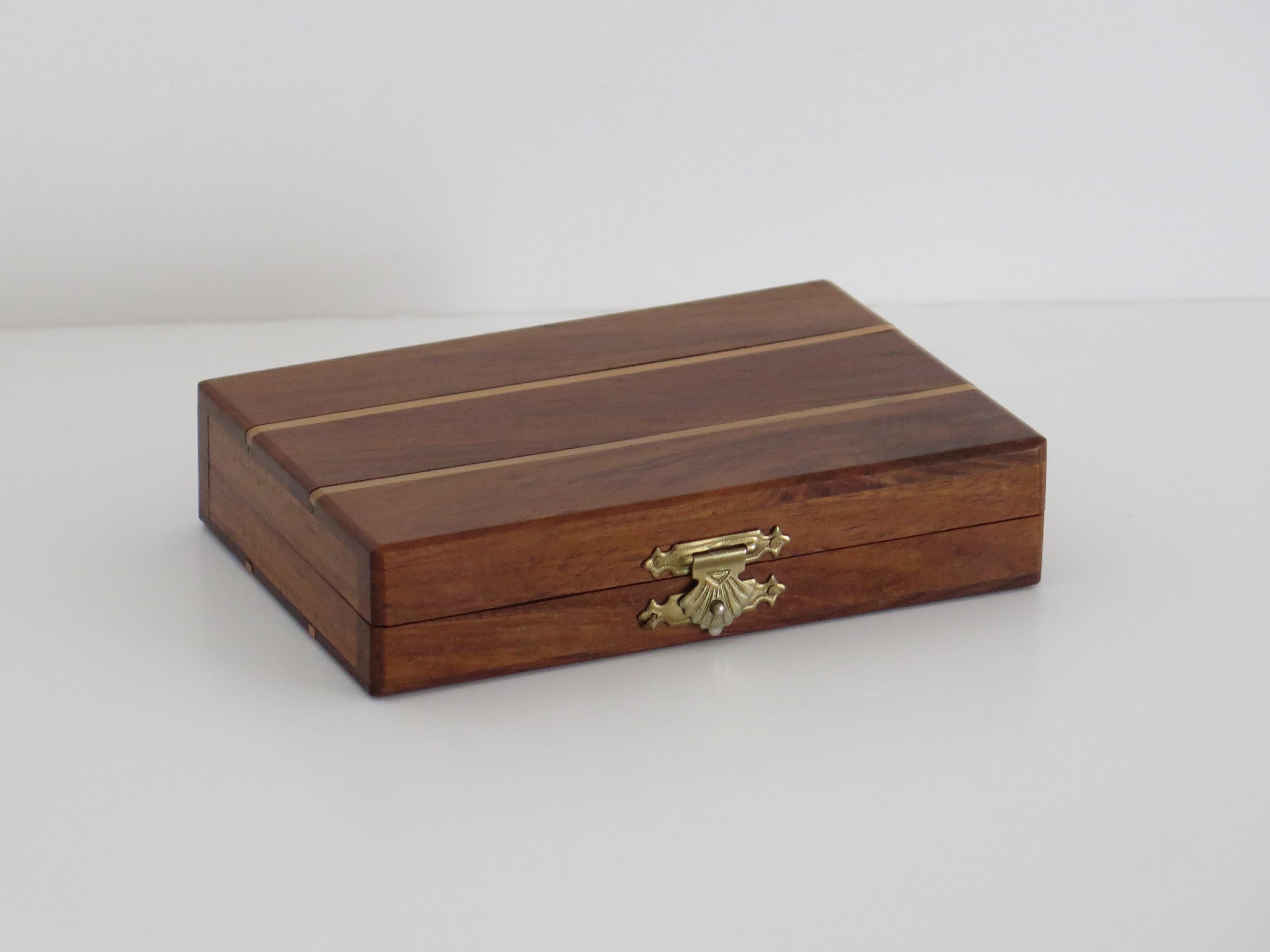 Miniature Travelling Chess Set Game handmade in walnut Inlaid box, circa 1940s For Sale 2