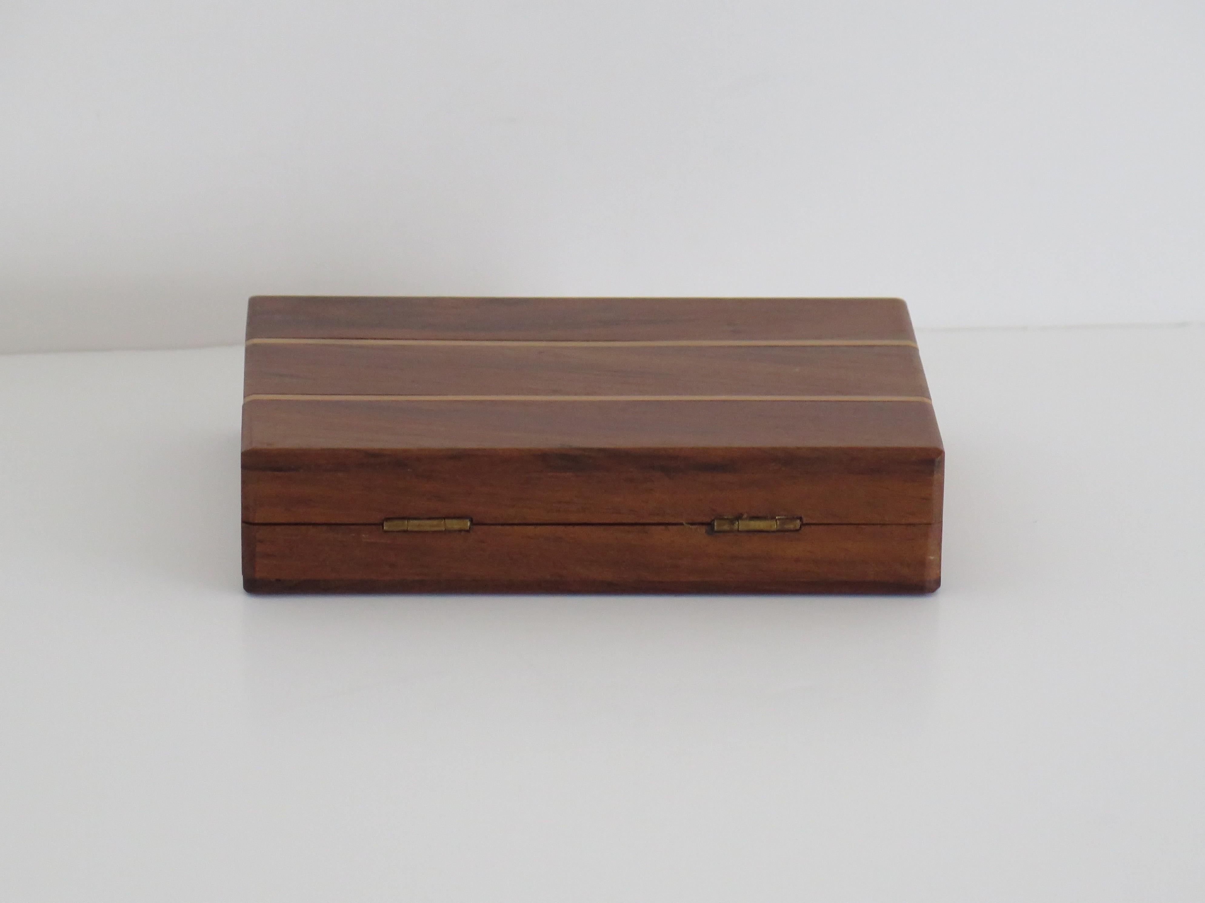 Miniature Travelling Chess Set Game handmade in walnut Inlaid box, circa 1940s For Sale 3