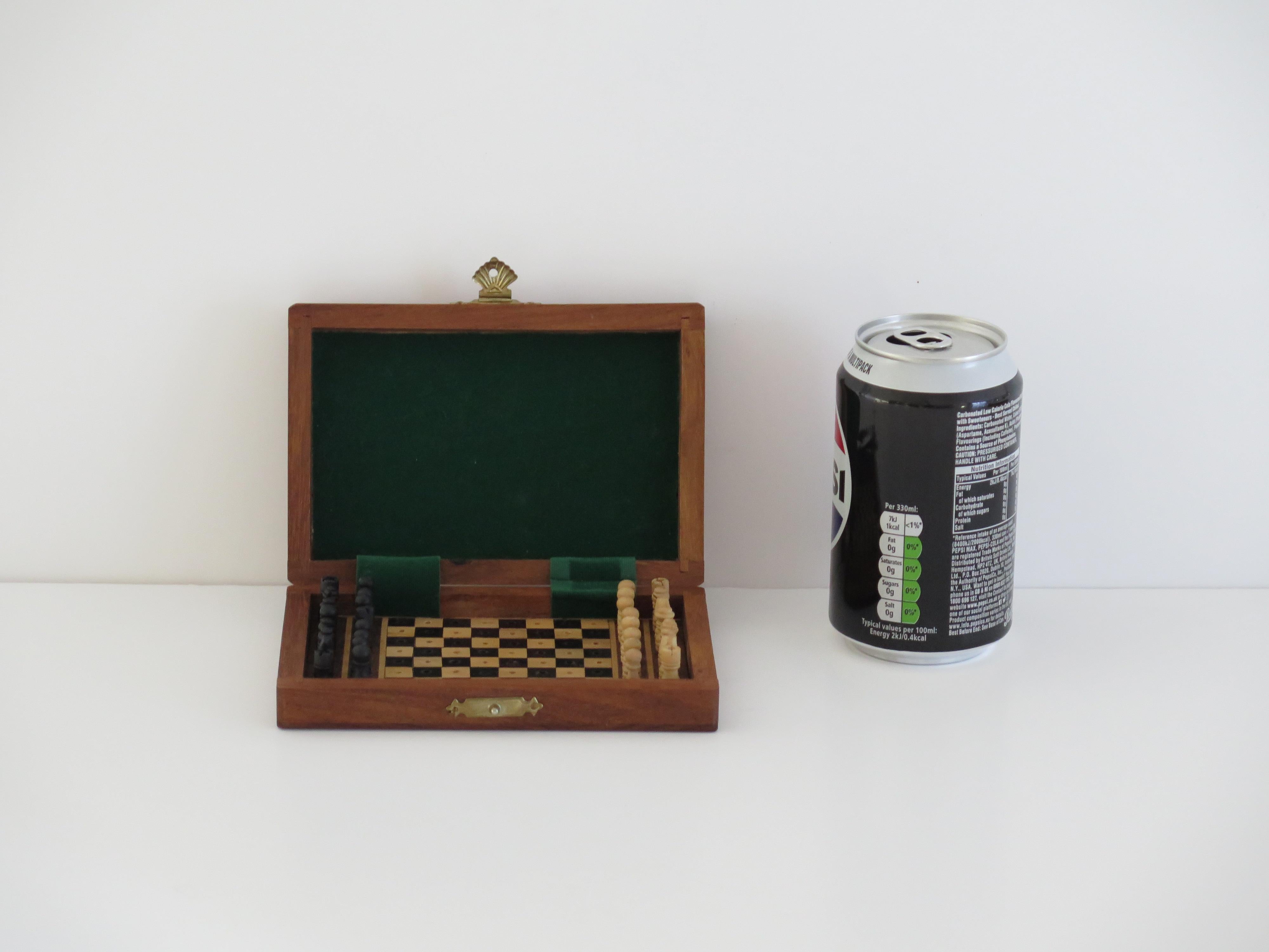 Miniature Travelling Chess Set Game handmade in walnut Inlaid box, circa 1940s For Sale 7