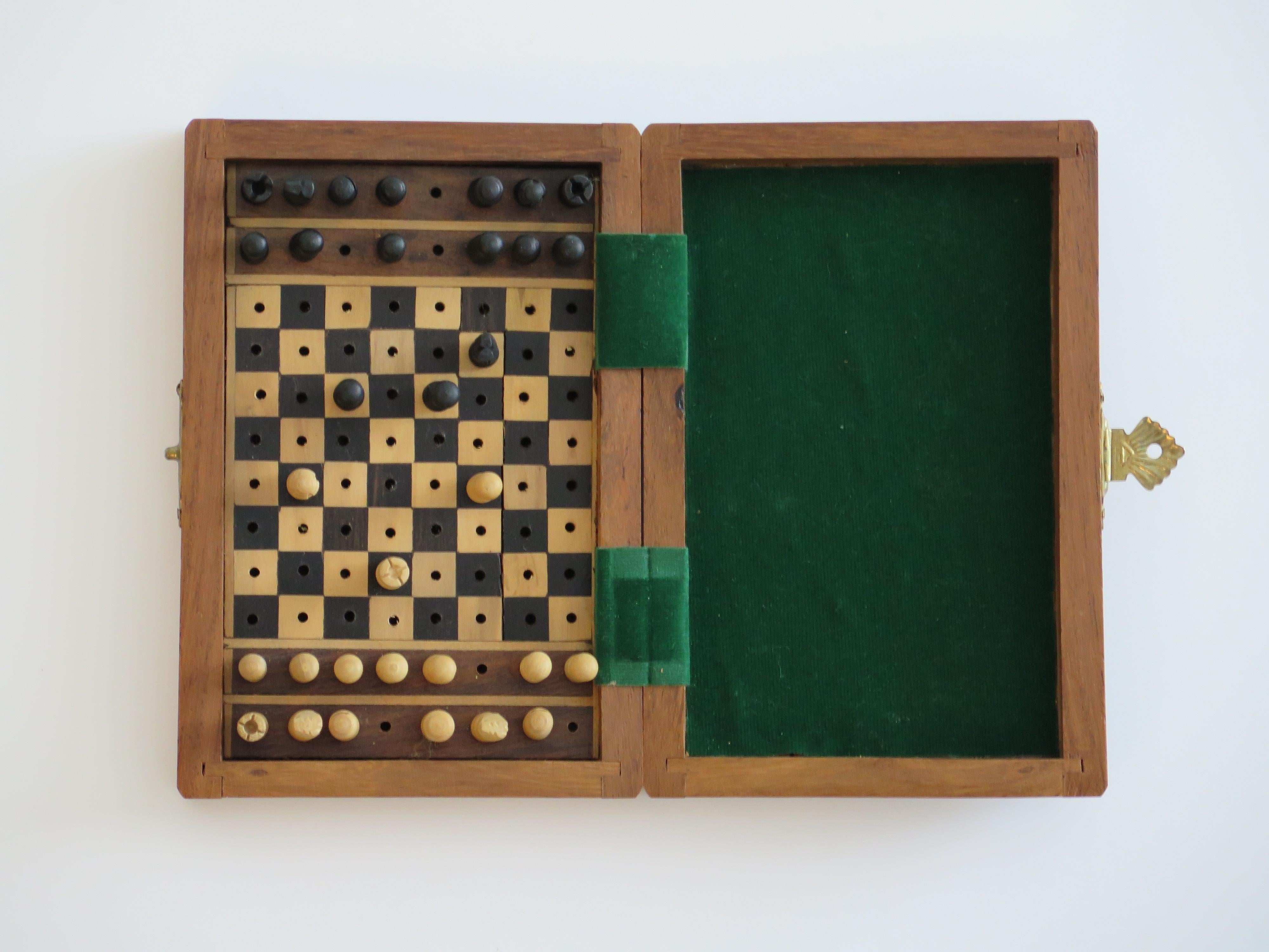 British Miniature Travelling Chess Set Game handmade in walnut Inlaid box, circa 1940s For Sale