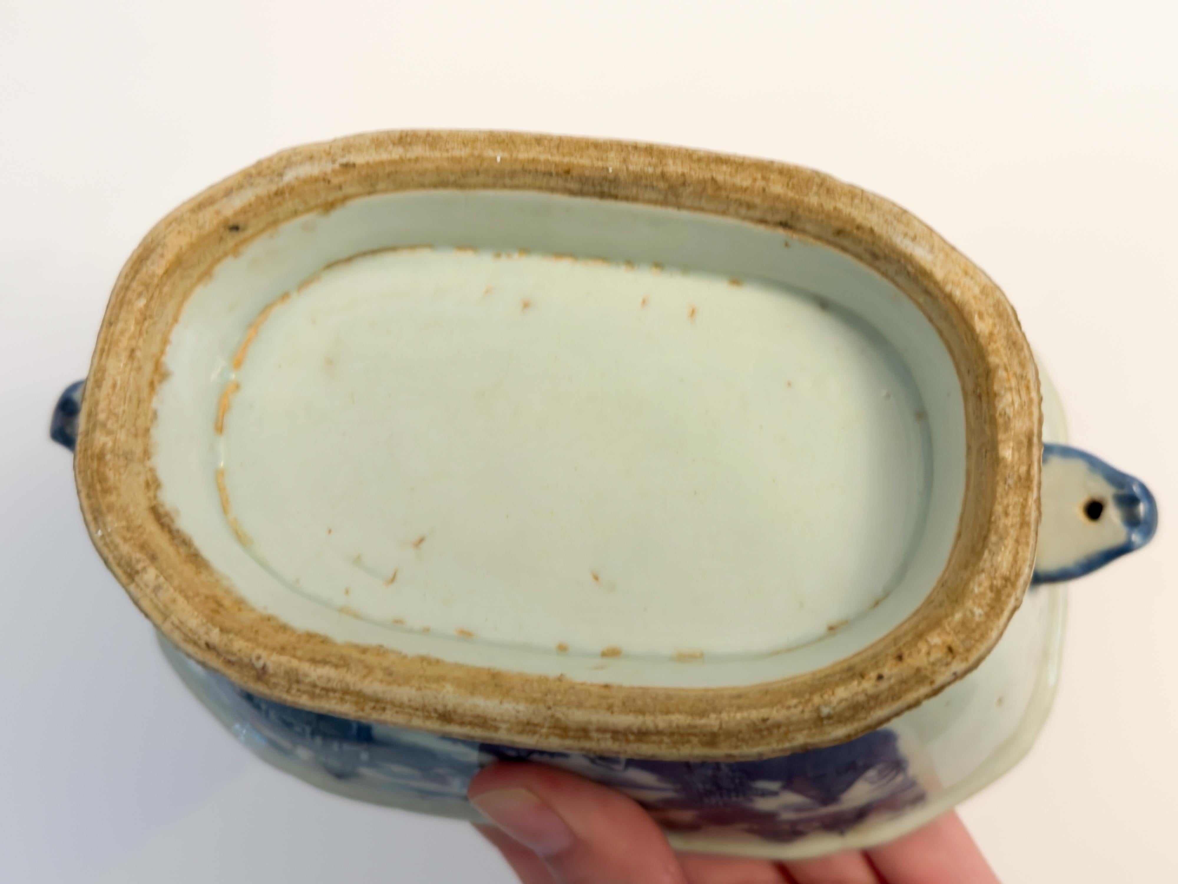 Miniatura di zuppiera e piatto in porcellana cinese blu di Canton, XIX secolo in vendita 11