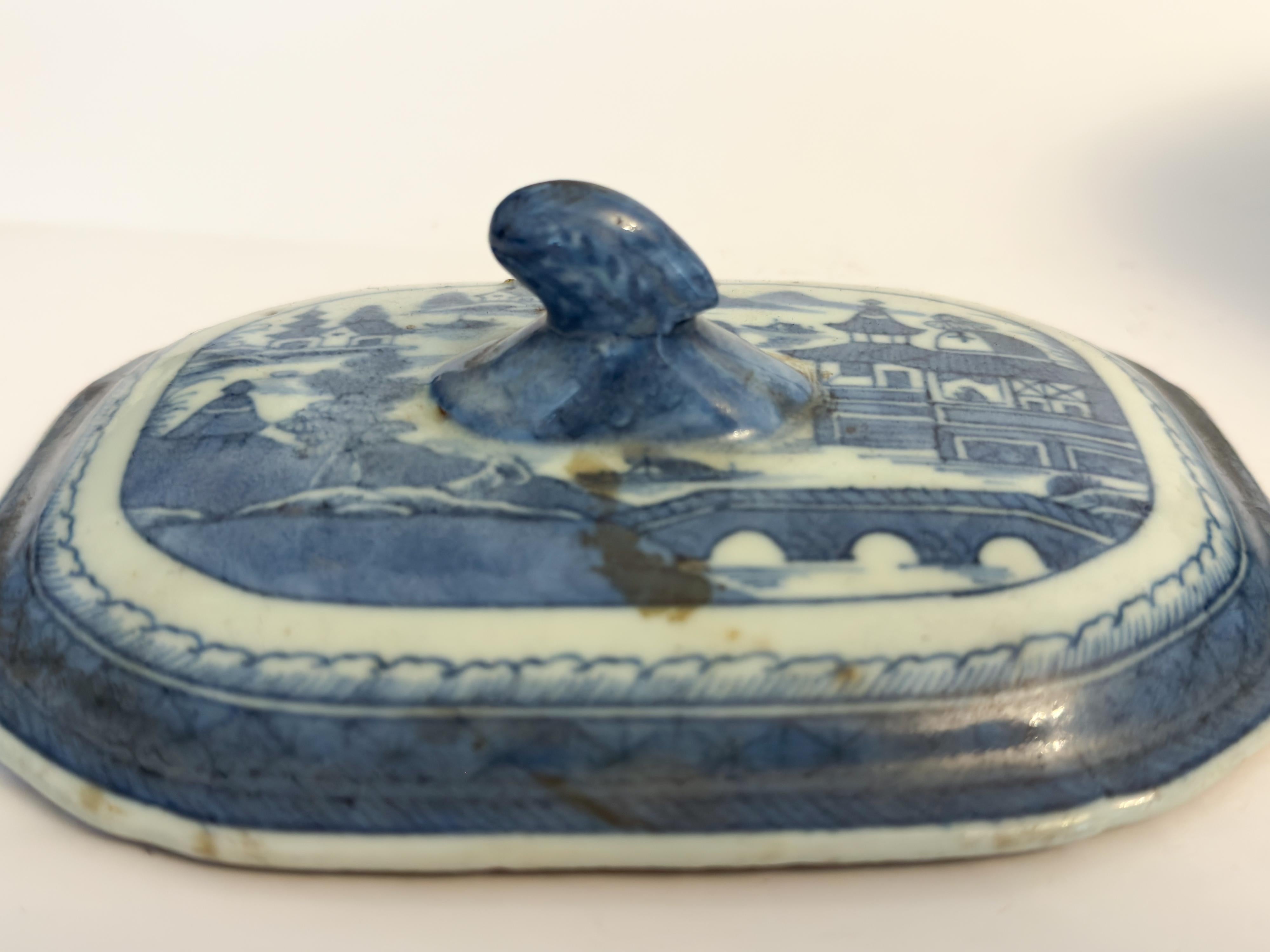 Miniatura di zuppiera e piatto in porcellana cinese blu di Canton, XIX secolo in vendita 3