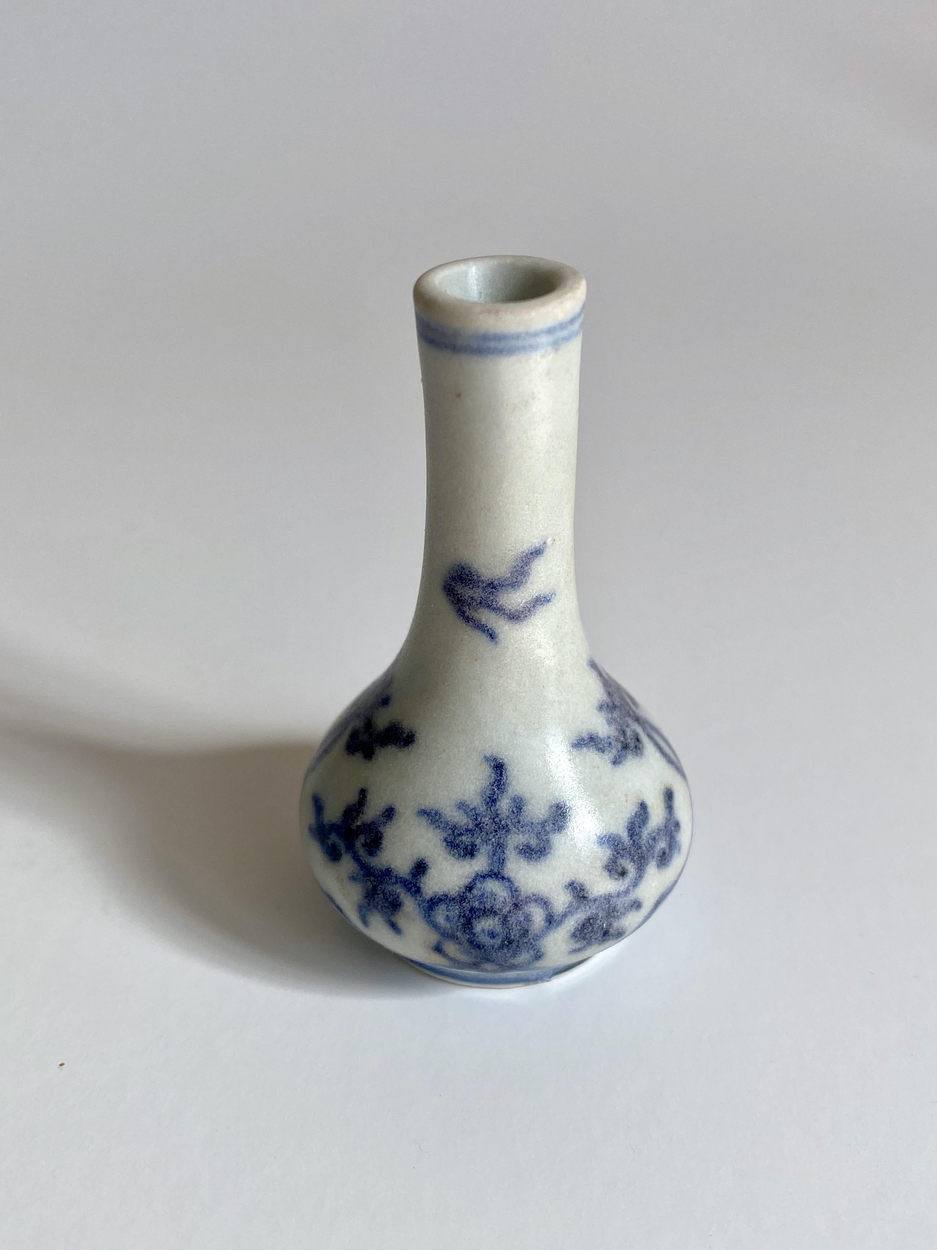 Miniature 17th century blue and white pear-shaped vase decorated with birds and flowers.
 
This miniature vase was part of a hoard recovered by Captain Michael Hatcher from the wreck of a ship that sunk in the South China sea in approximately