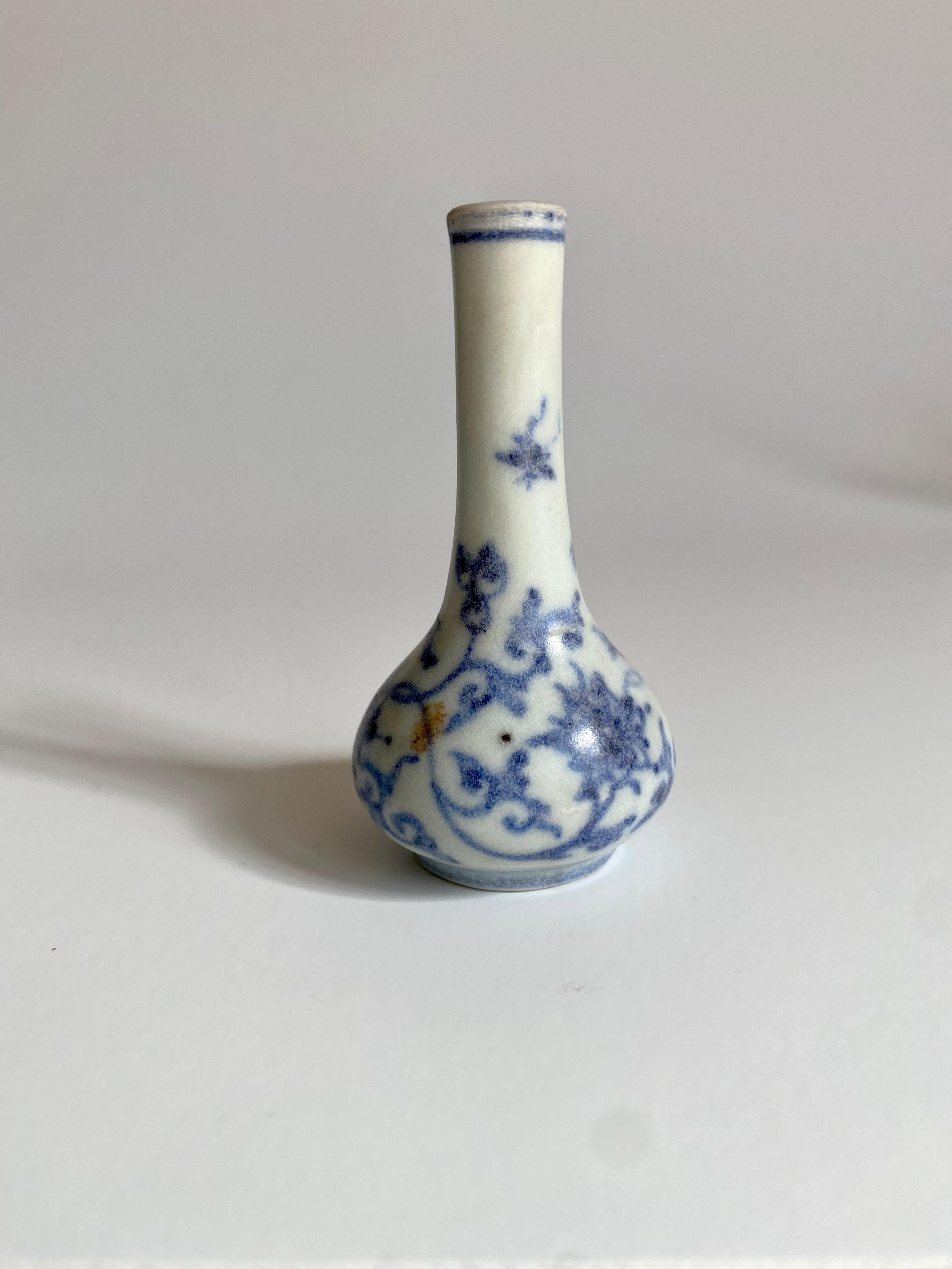 Miniature 17th century blue and white pear-shaped vase decorated with flower garlands.
 
This miniature vase was part of a hoard recovered by Captain Michael Hatcher from the wreck of a ship that sunk in the South China sea in approximately 1643.