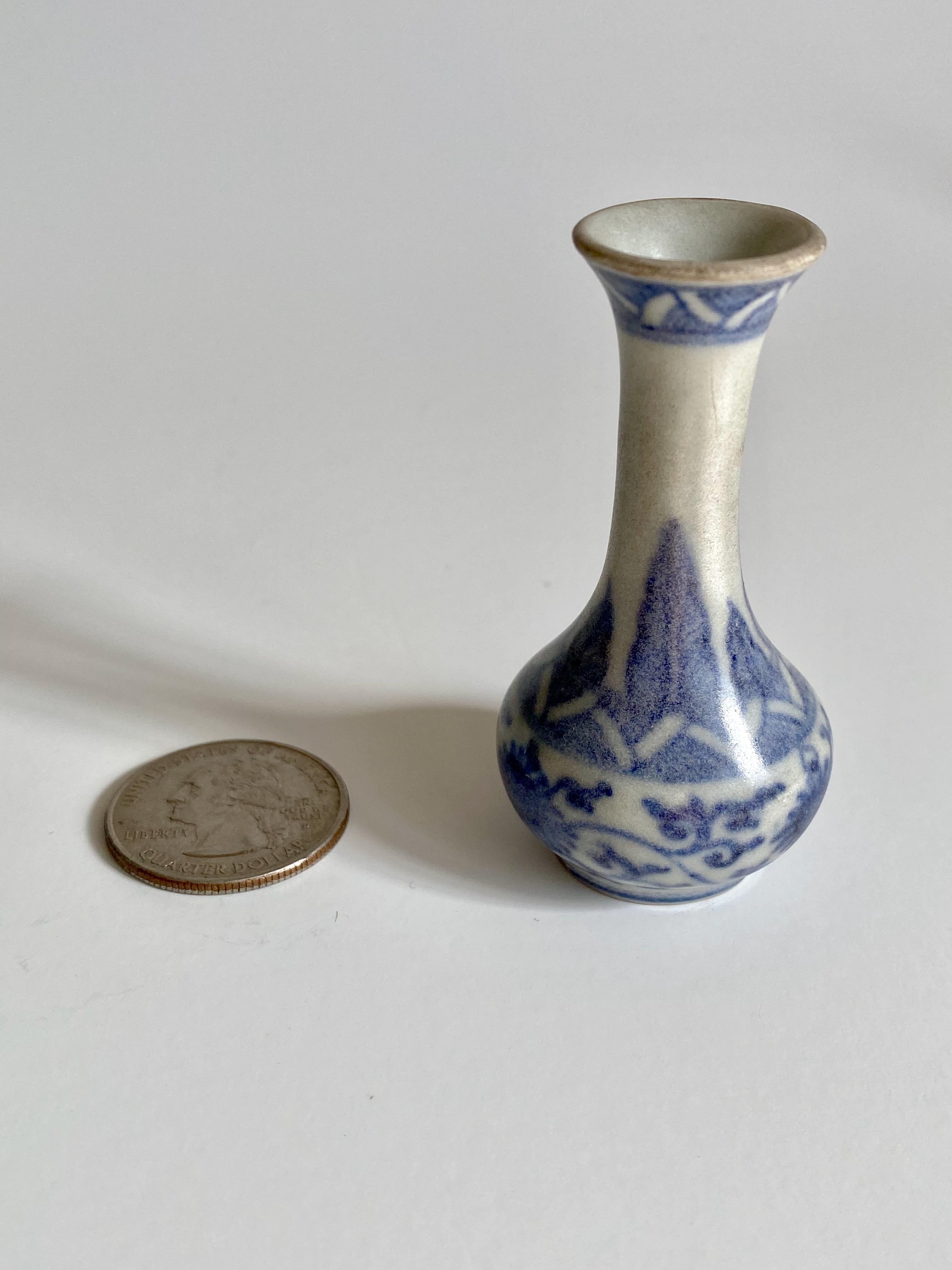 Miniature Vase from Hatcher Collection with Fluted Rim In Good Condition For Sale In Atlanta, GA
