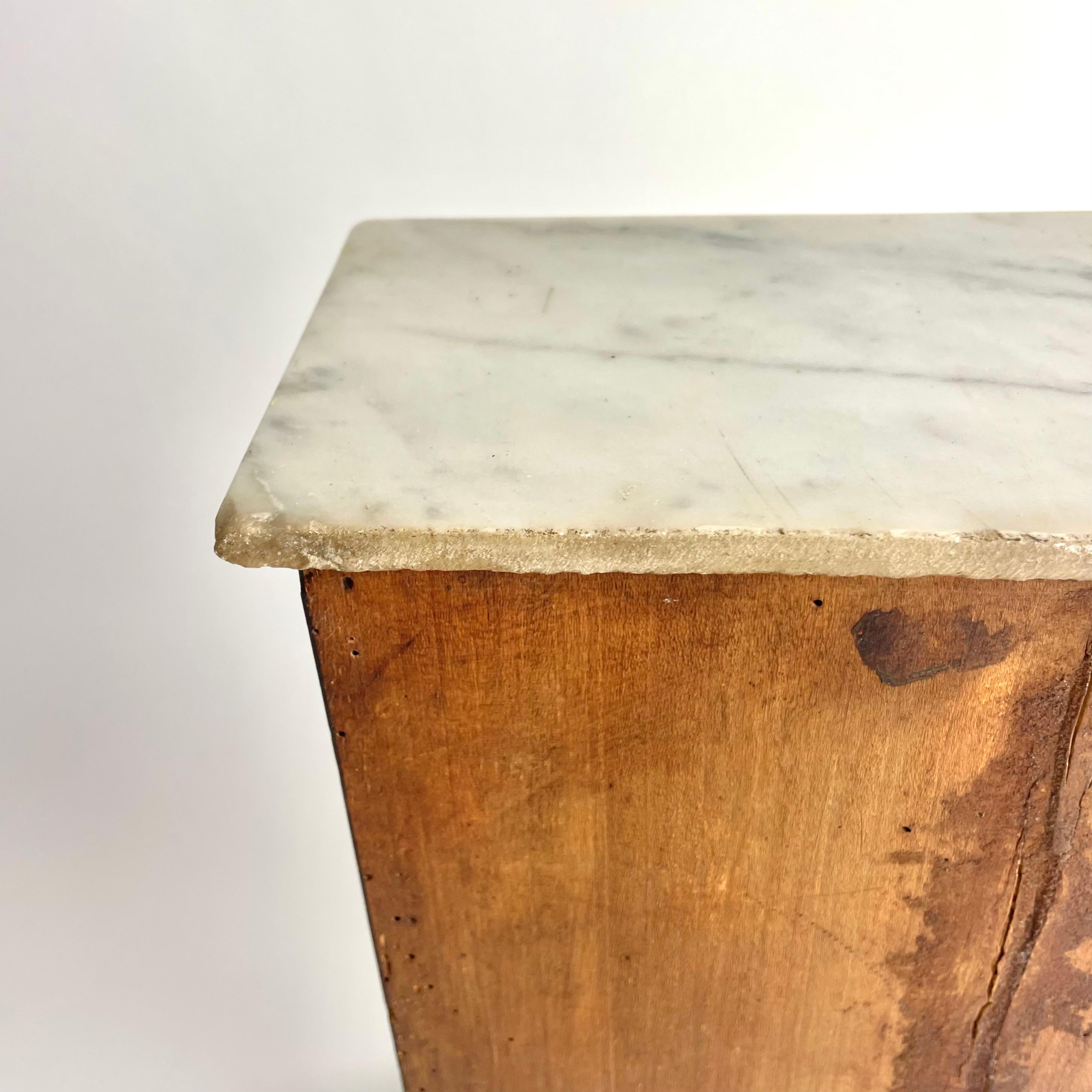 Meuble miniature en noyer avec plateau en marbre de Carrare, France, XIXe siècle en vente 7