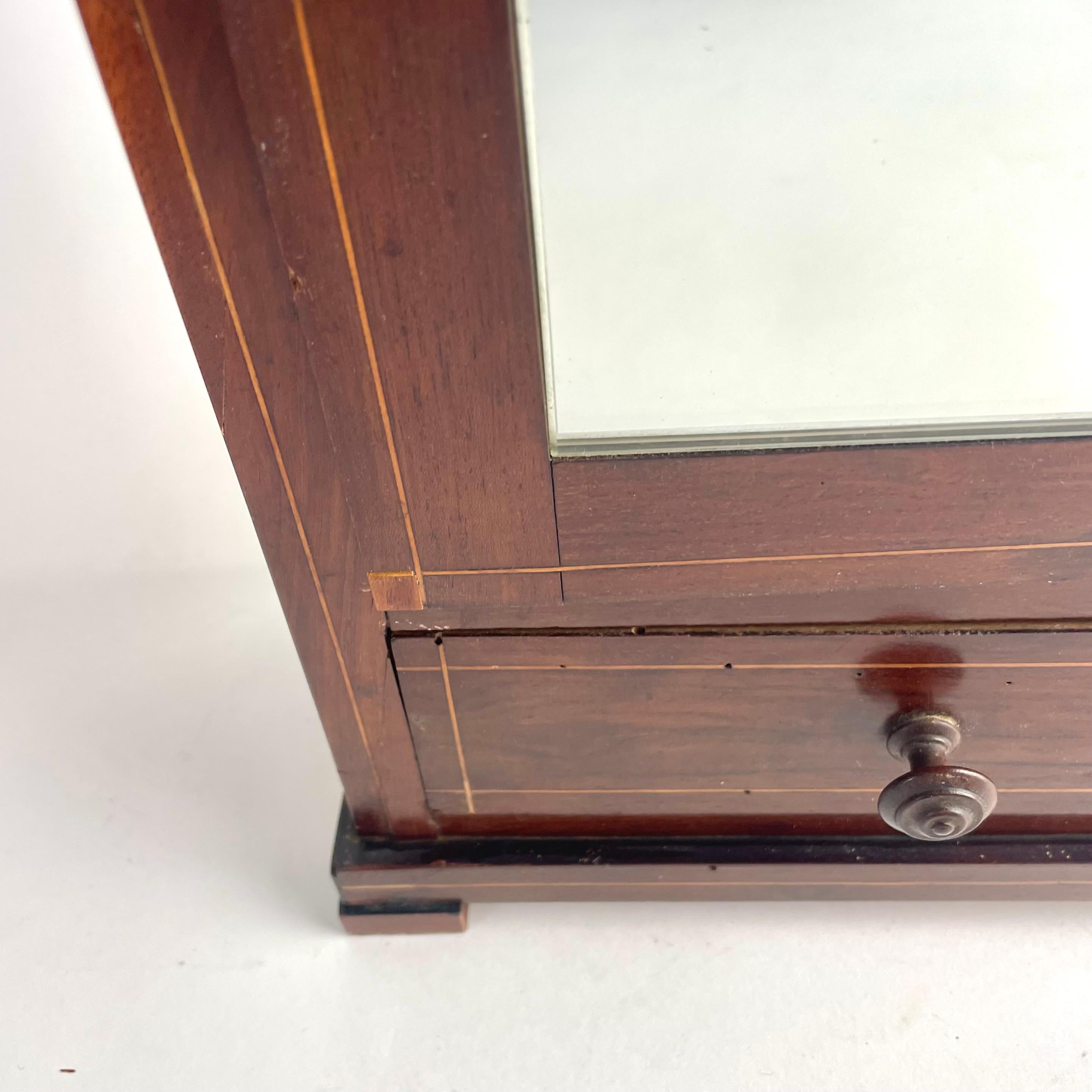 Meuble miniature en noyer avec plateau en marbre de Carrare, France, XIXe siècle en vente 8