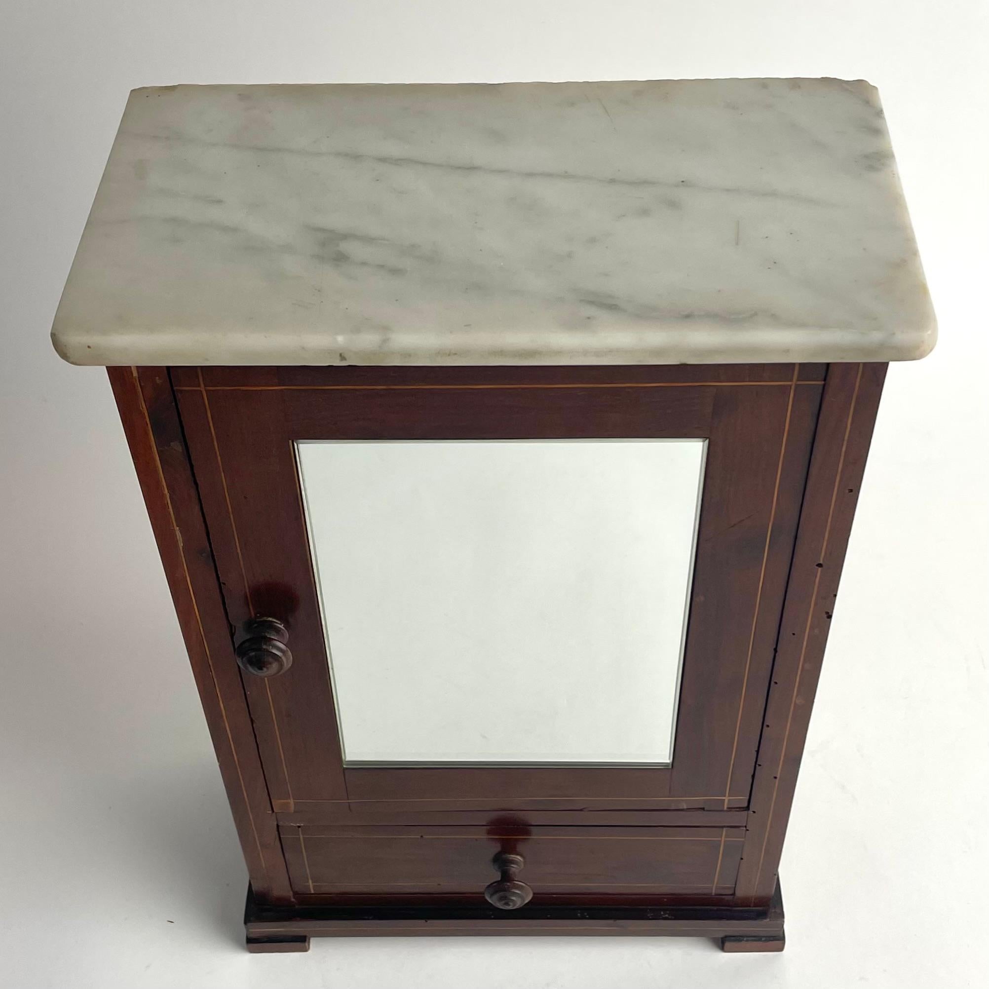 Meuble miniature en noyer avec plateau en marbre de Carrare, France, XIXe siècle en vente 2