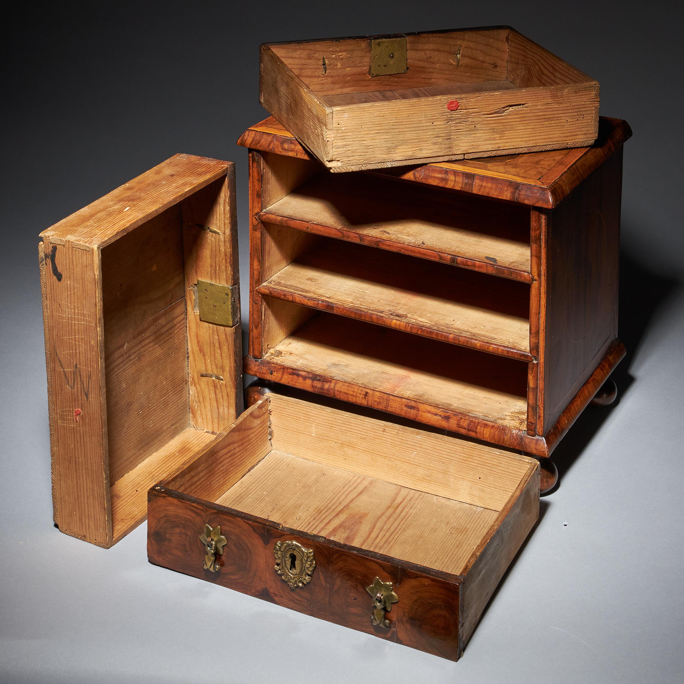 Miniature William and Mary Diminutive Olive Oyster Chest, C.1688-1702 7