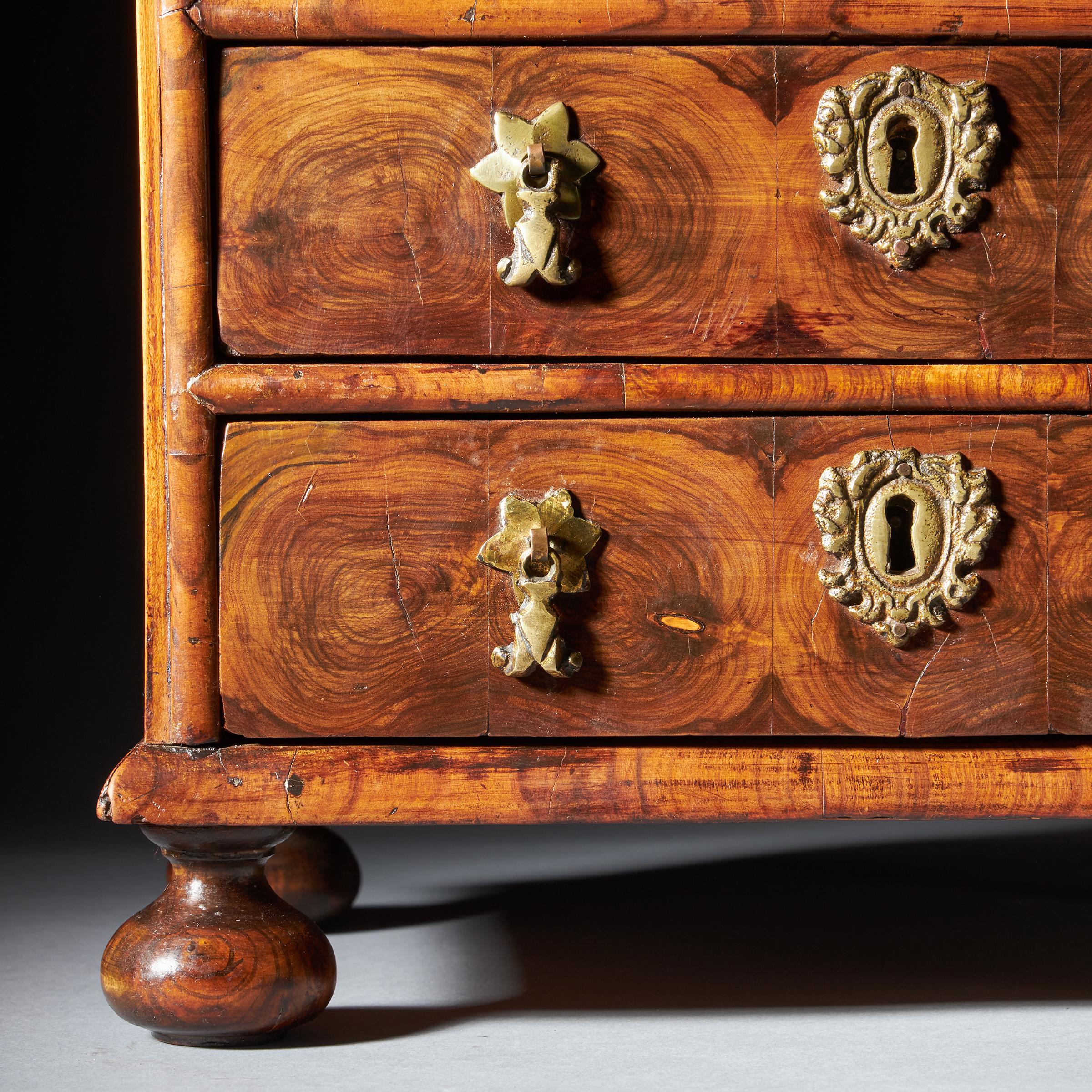 Miniature William and Mary Diminutive Olive Oyster Chest, C.1688-1702 3