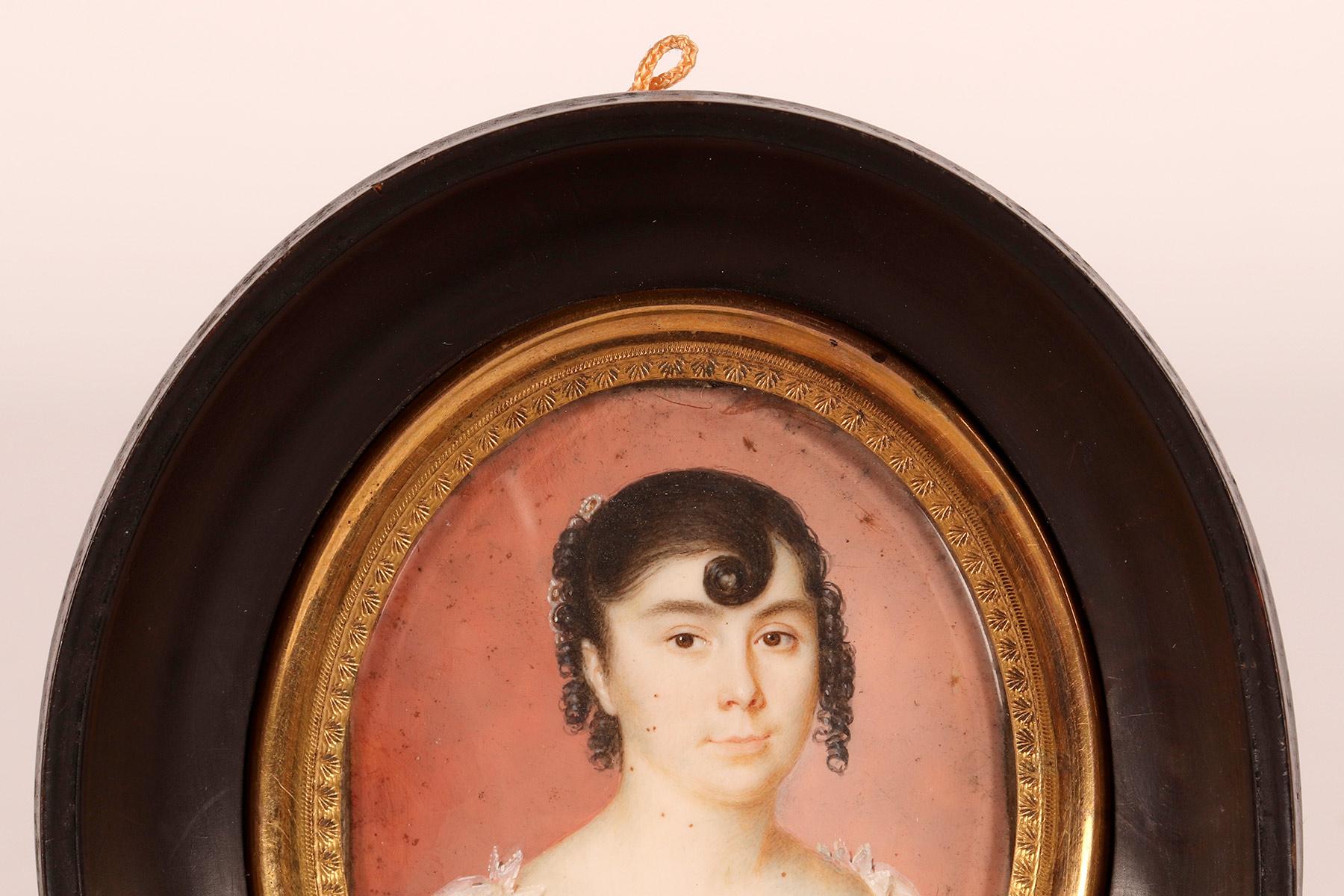 Français Miniature avec sujet féminin, aquarelle sur ivoire, France 1800. en vente