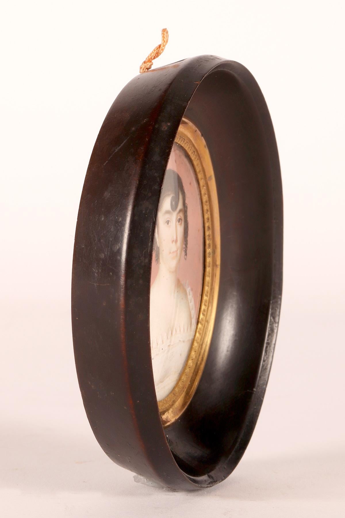 Miniature avec sujet féminin, aquarelle sur ivoire, France 1800. en vente 1