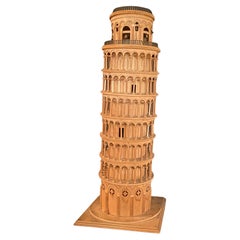 Modèle miniature de la tour de Pisa en bois
